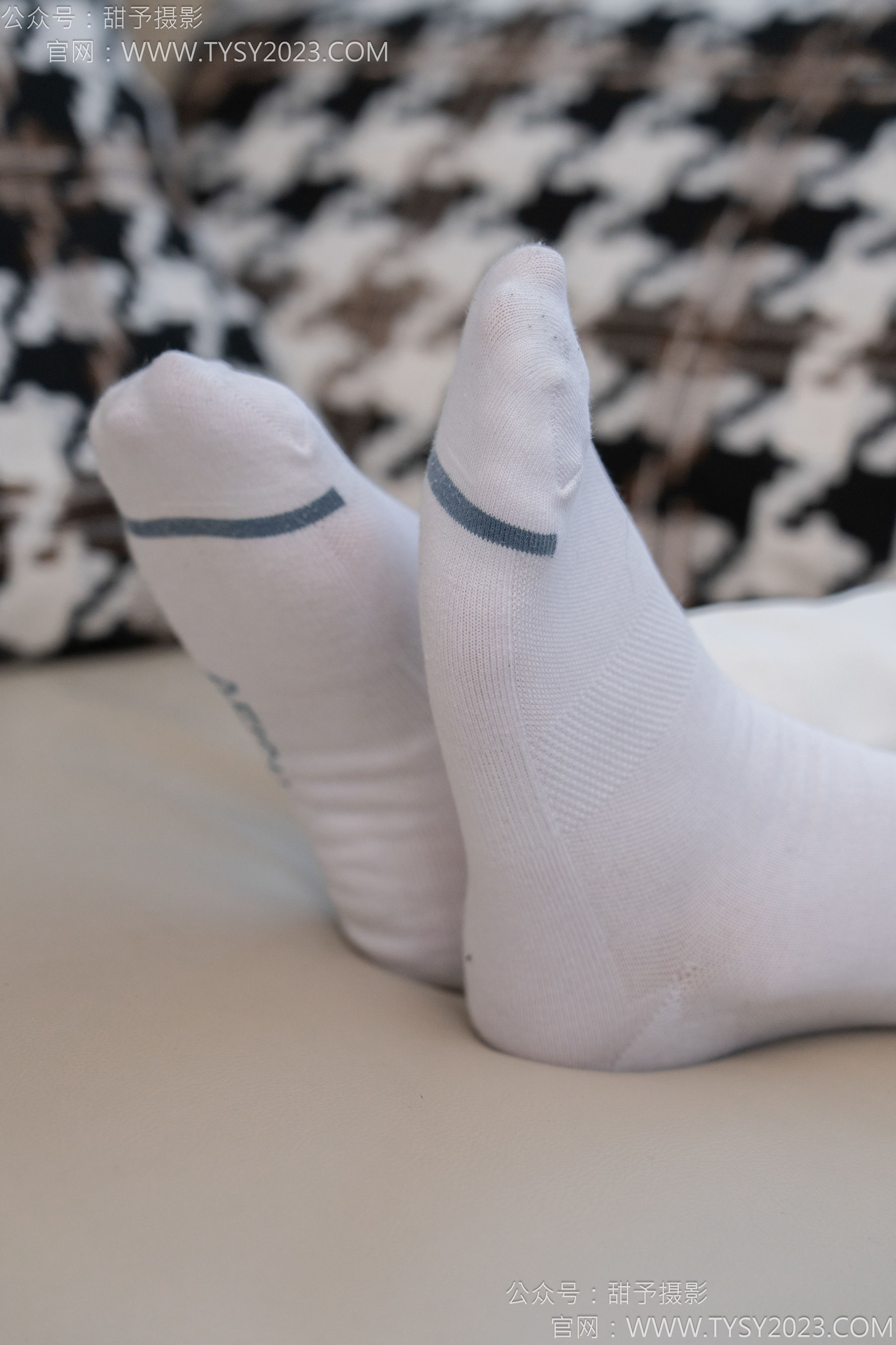 甜予摄影 No.124 梦梦 - 板鞋、白棉袜、裸足/(135P)