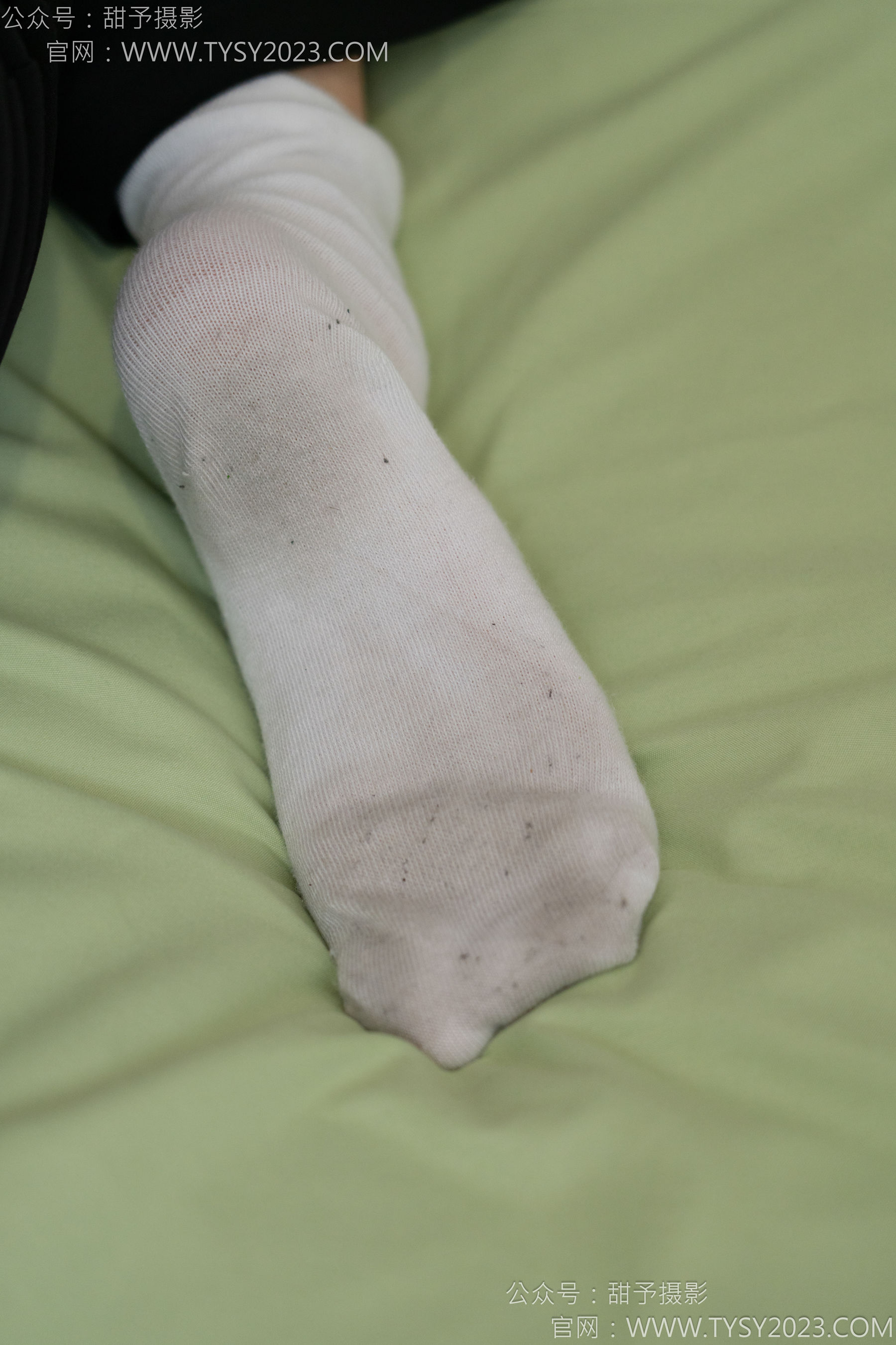甜予摄影 No.135 思思 - 板鞋、白棉袜、裸足/(135P)