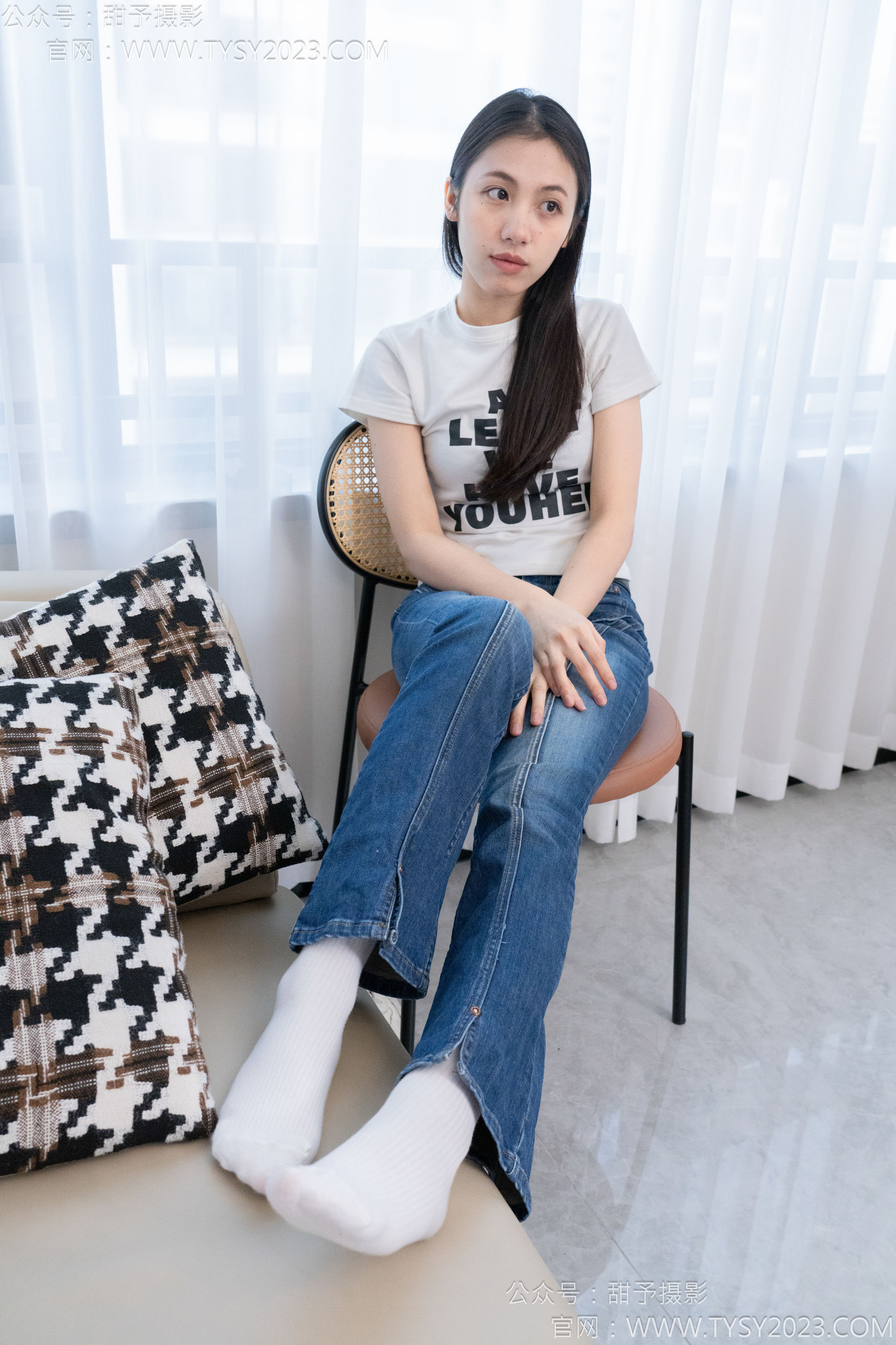 甜予摄影 No.132 诺诺 - 板鞋、白棉袜、裸足/(129P)