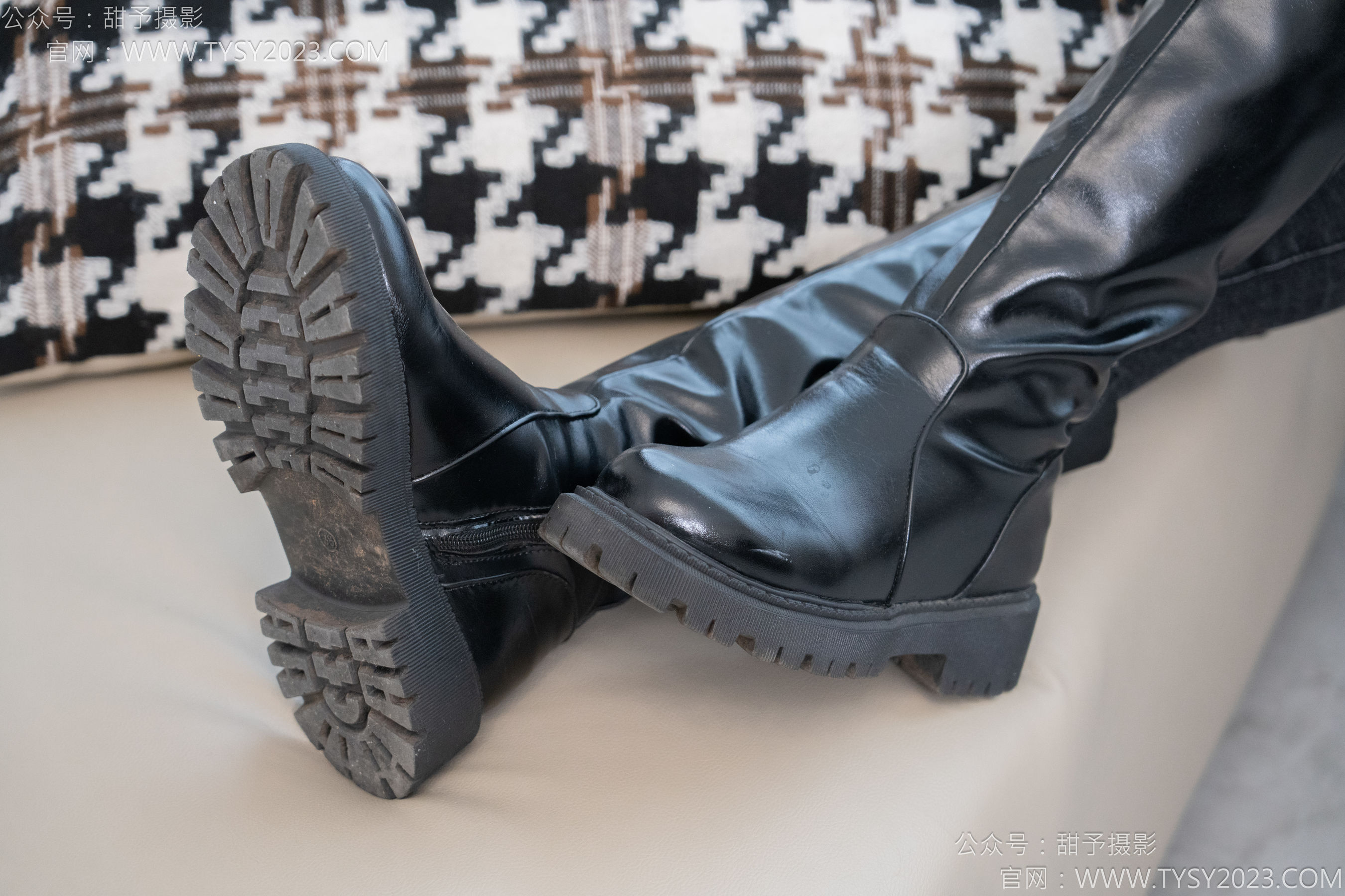 甜予摄影 No.133 梦梦 - 长靴、白棉袜、裸足/(135P)