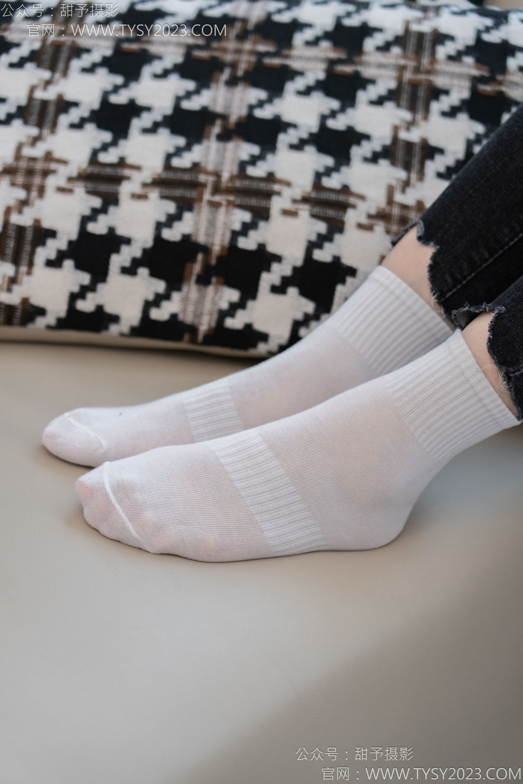 甜予摄影 No.133 梦梦 - 长靴、白棉袜、裸足/(135P)