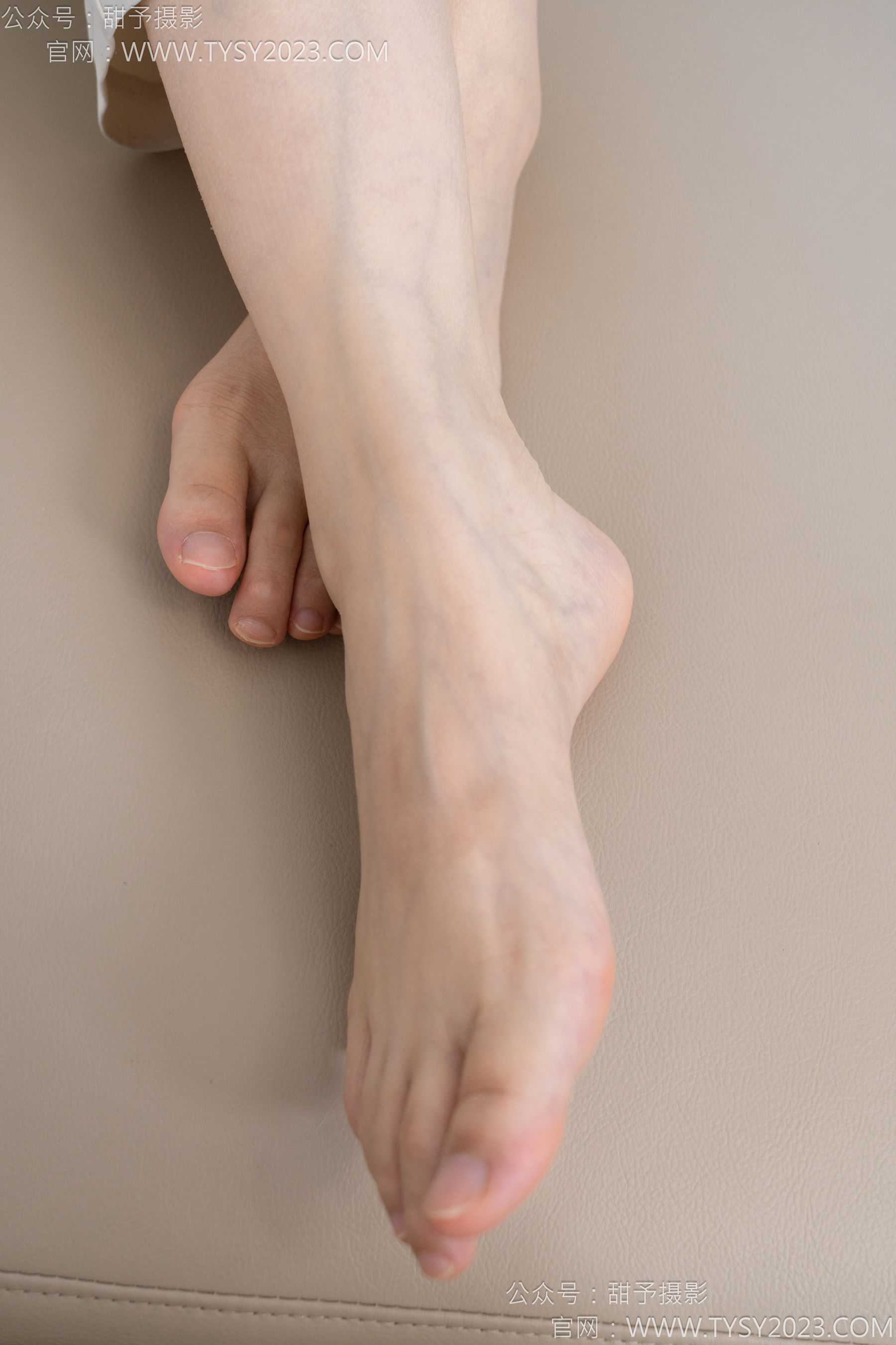 甜予摄影 No.124 梦梦 - 板鞋、白棉袜、裸足/(135P)