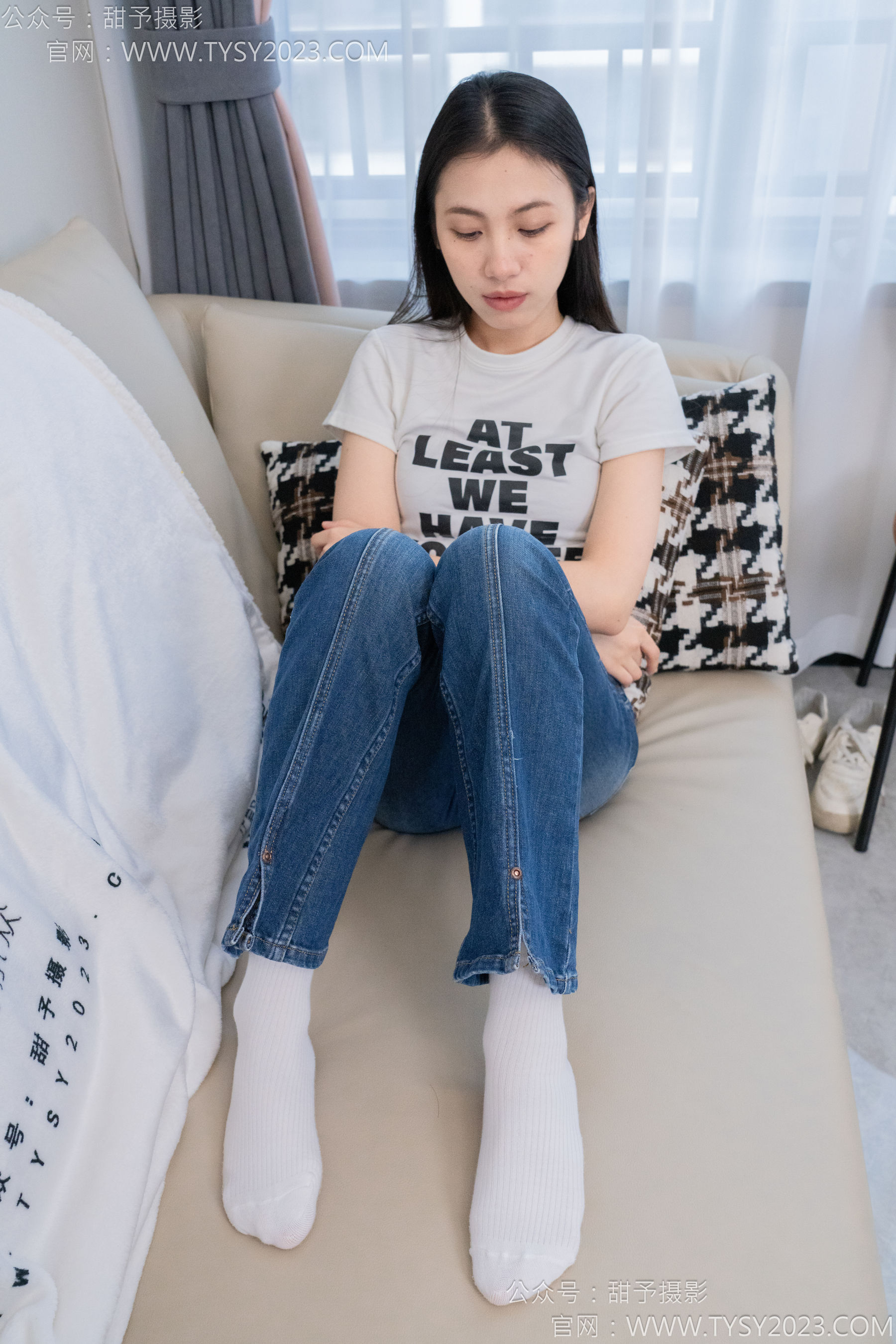 甜予摄影 No.132 诺诺 - 板鞋、白棉袜、裸足/(129P)