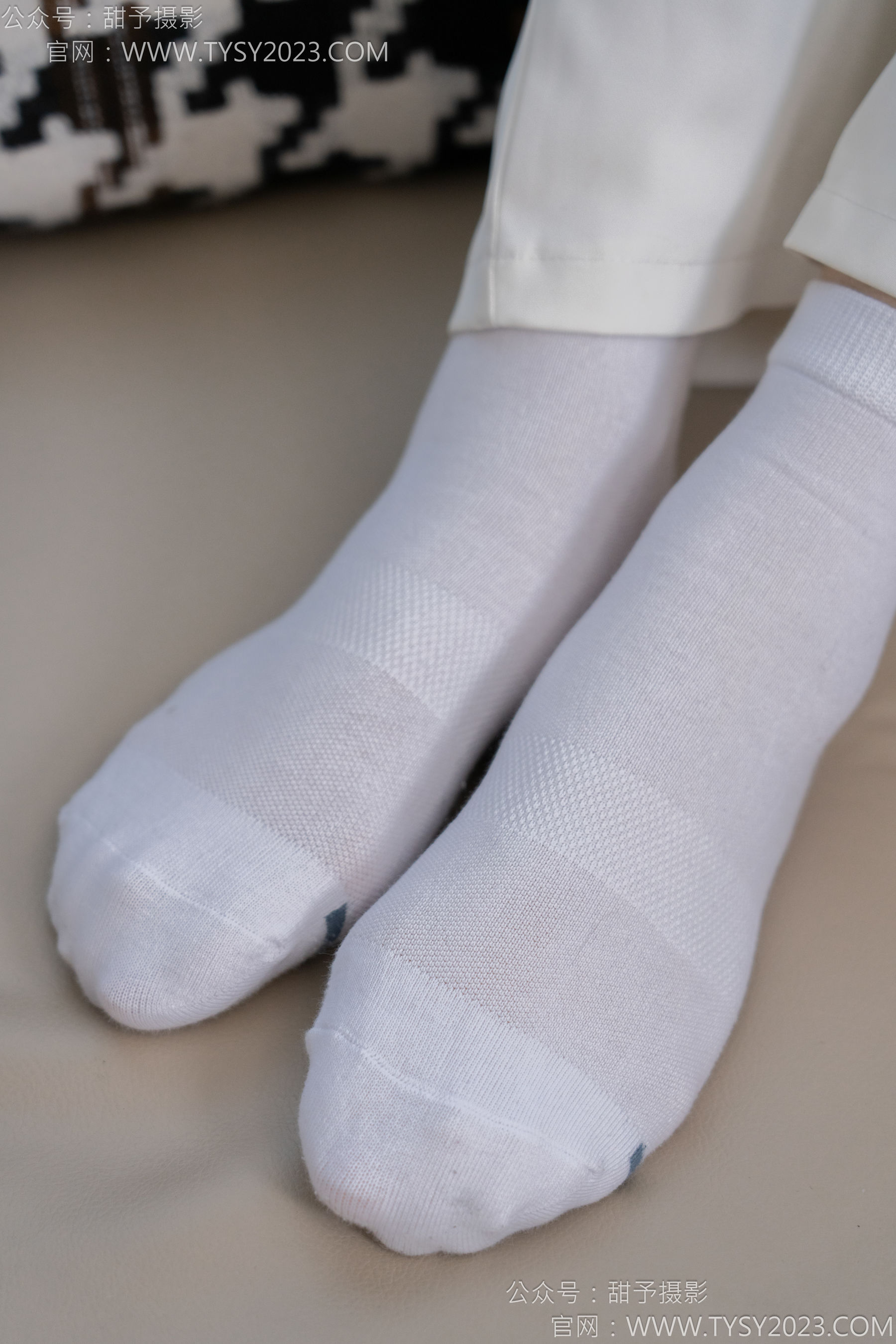 甜予摄影 No.124 梦梦 - 板鞋、白棉袜、裸足/(135P)