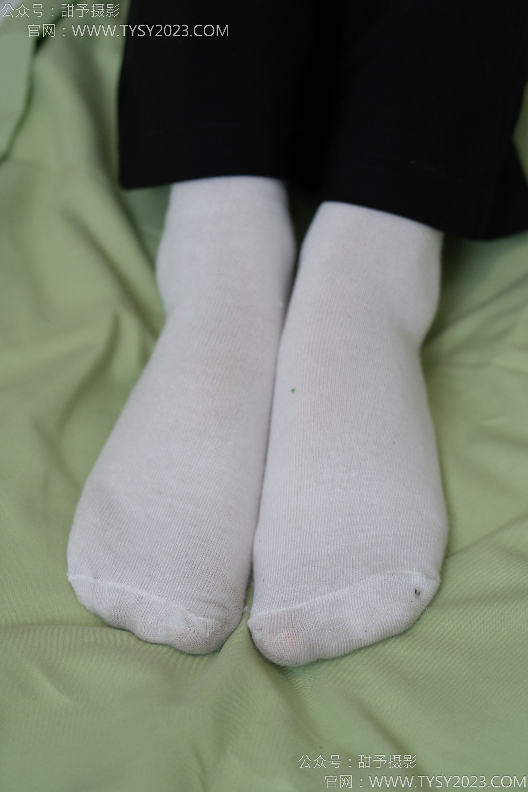 甜予摄影 No.135 思思 - 板鞋、白棉袜、裸足/(135P)