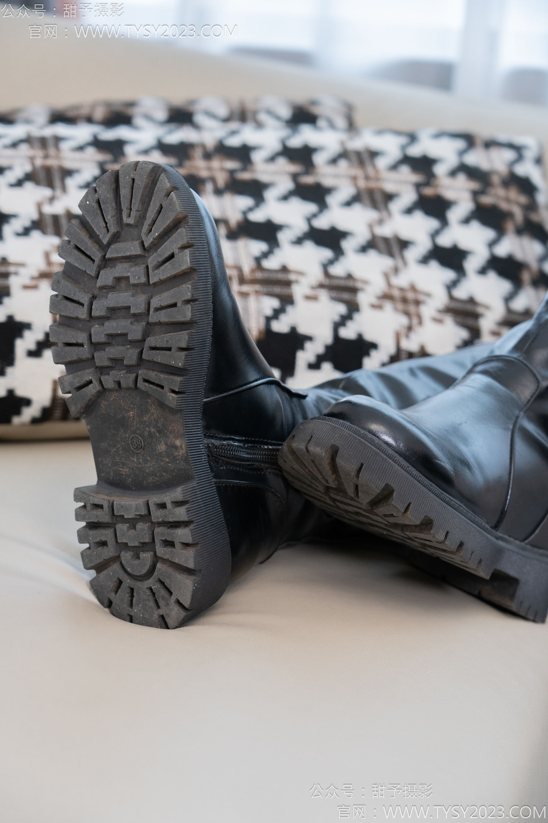 甜予摄影 No.133 梦梦 - 长靴、白棉袜、裸足/(135P)