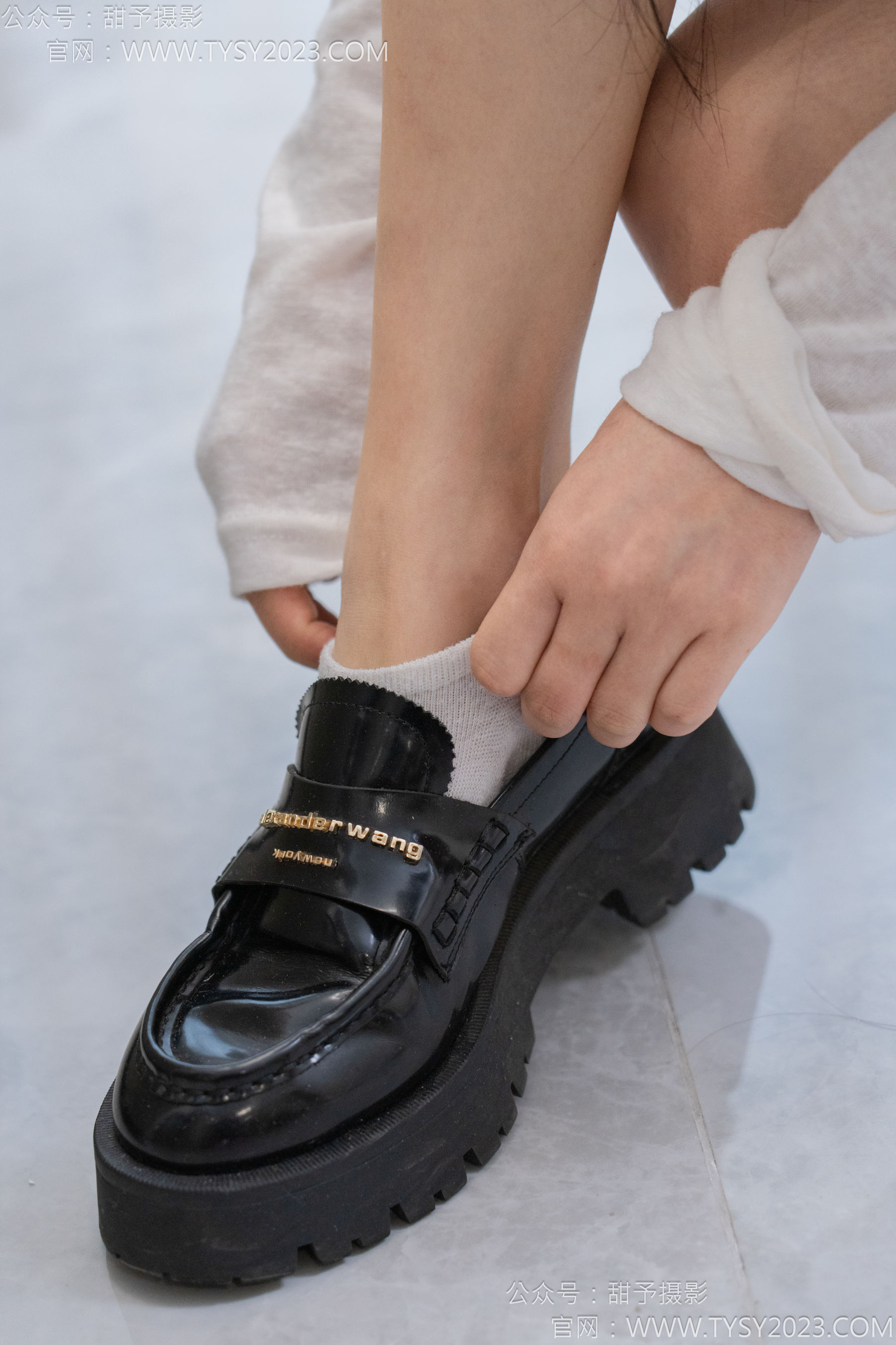 甜予摄影 No.130 澜澜 - 皮鞋、白棉袜、裸足、掉袜子剧情/(130P)