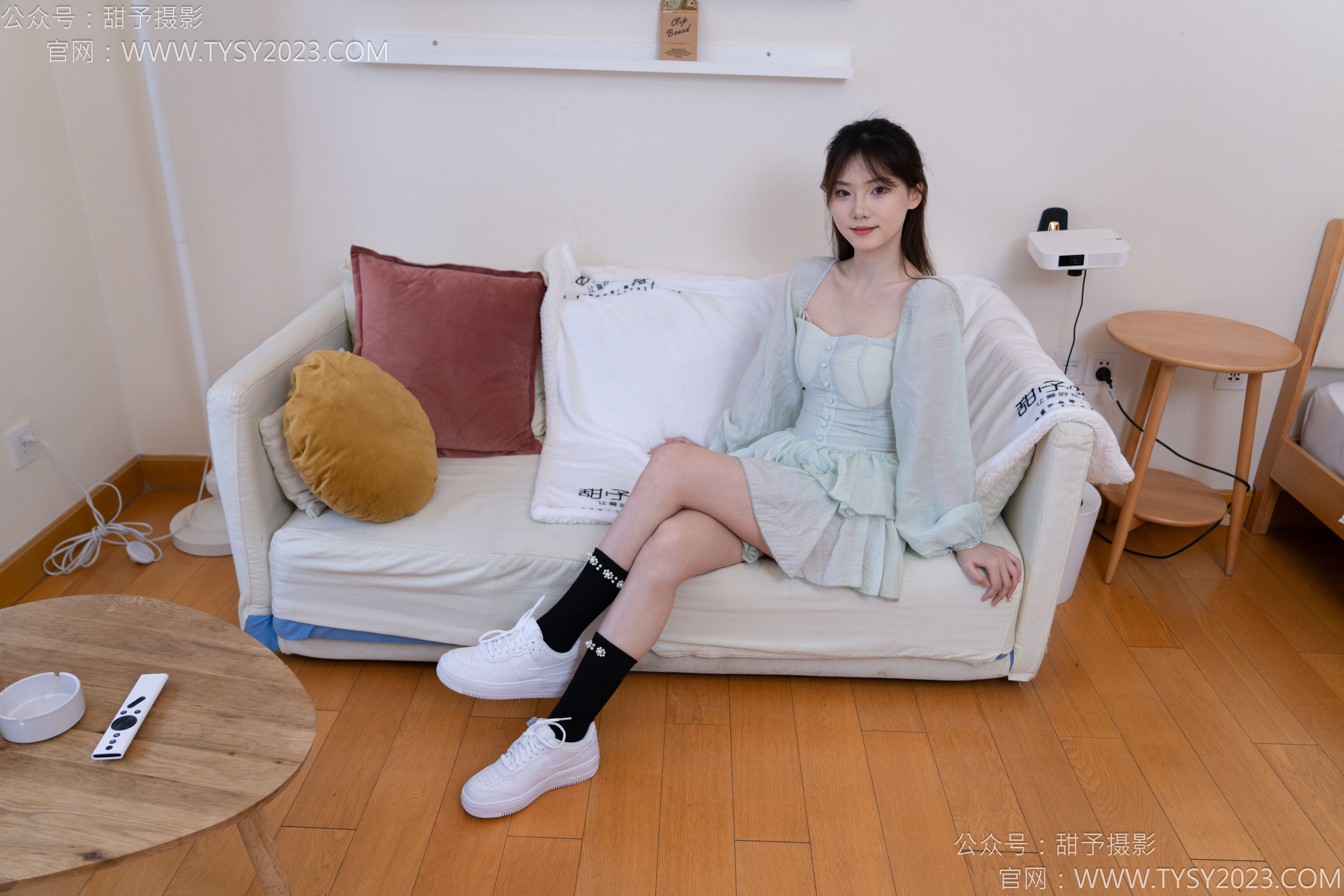 甜予摄影 No.136 璇璇 - 板鞋、黑棉袜/(203P)