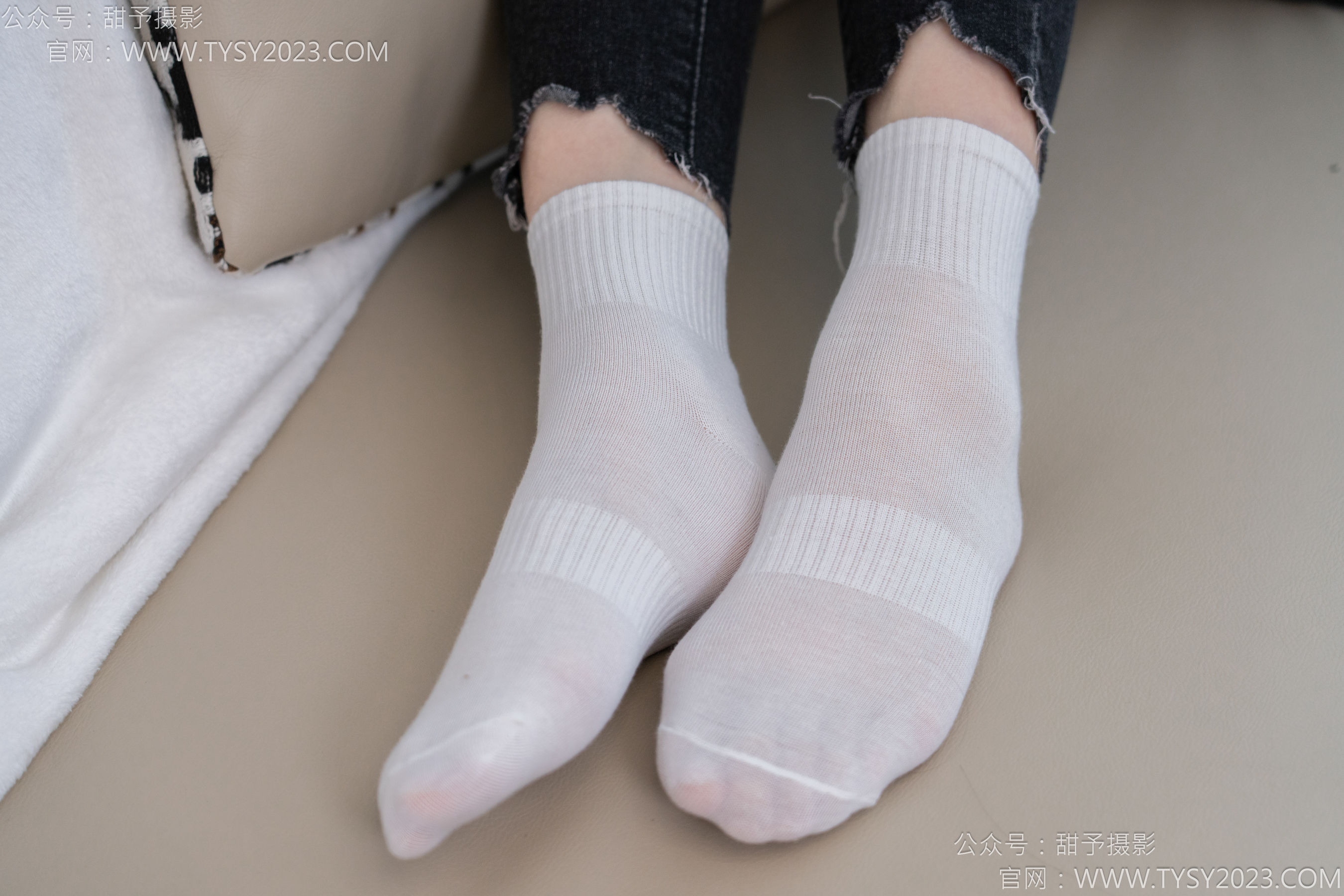 甜予摄影 No.133 梦梦 - 长靴、白棉袜、裸足/(135P)