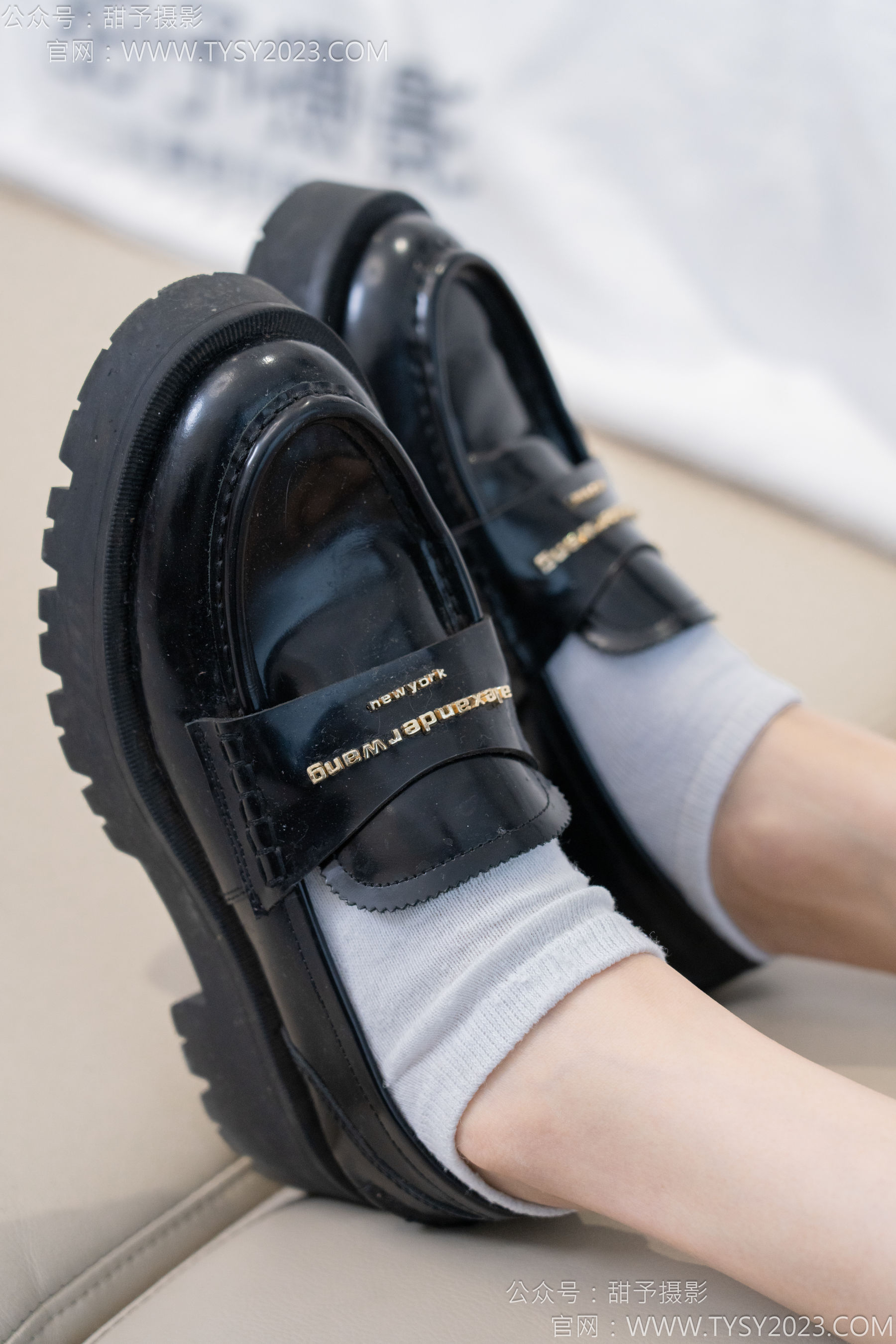 甜予摄影 No.130 澜澜 - 皮鞋、白棉袜、裸足、掉袜子剧情/(130P)