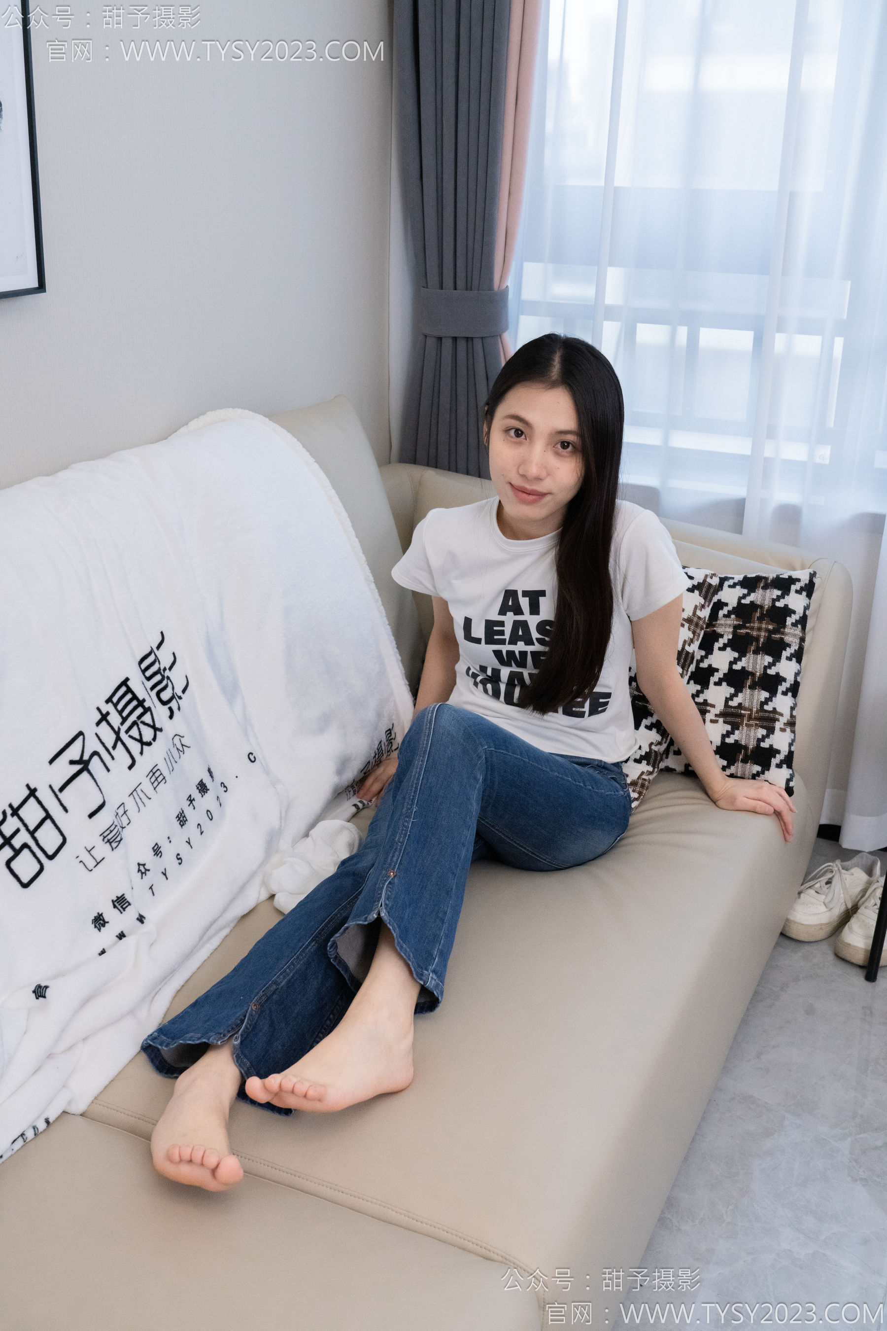 甜予摄影 No.132 诺诺 - 板鞋、白棉袜、裸足/(129P)