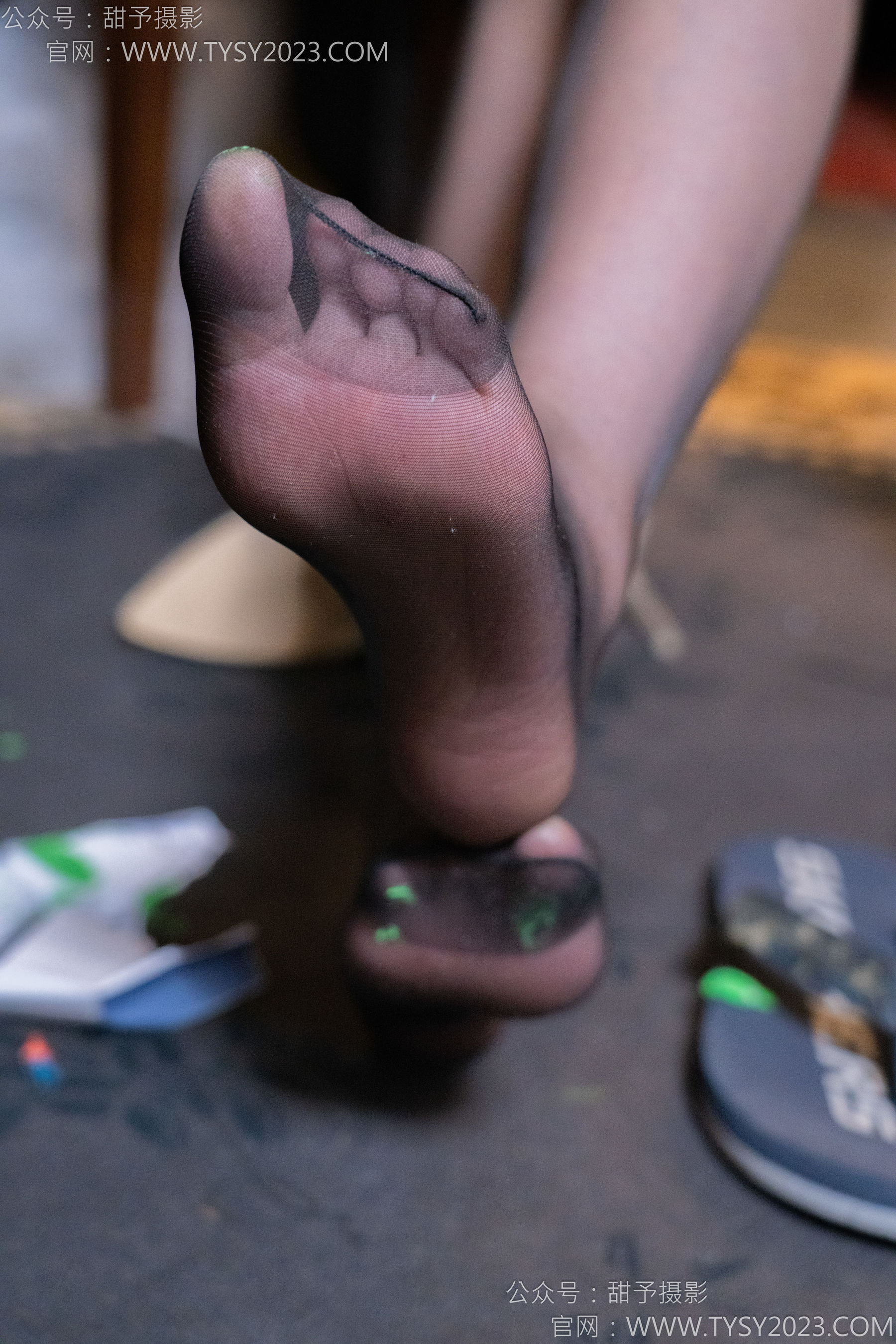 甜予摄影 No.128 璇璇 - 拖鞋、高跟鞋、薄灰丝、薄黑丝、踩小房子剧情/(127P)