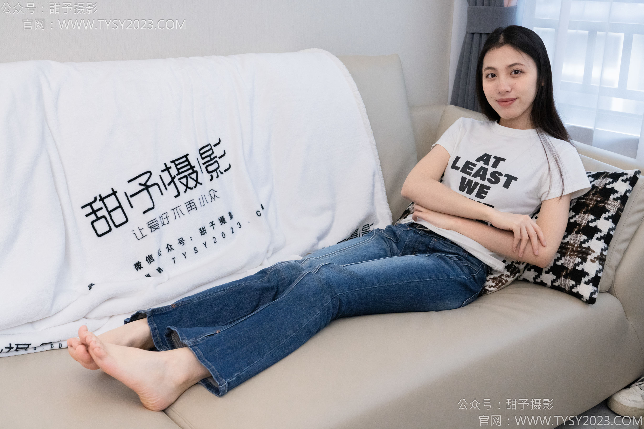 甜予摄影 No.132 诺诺 - 板鞋、白棉袜、裸足/(129P)