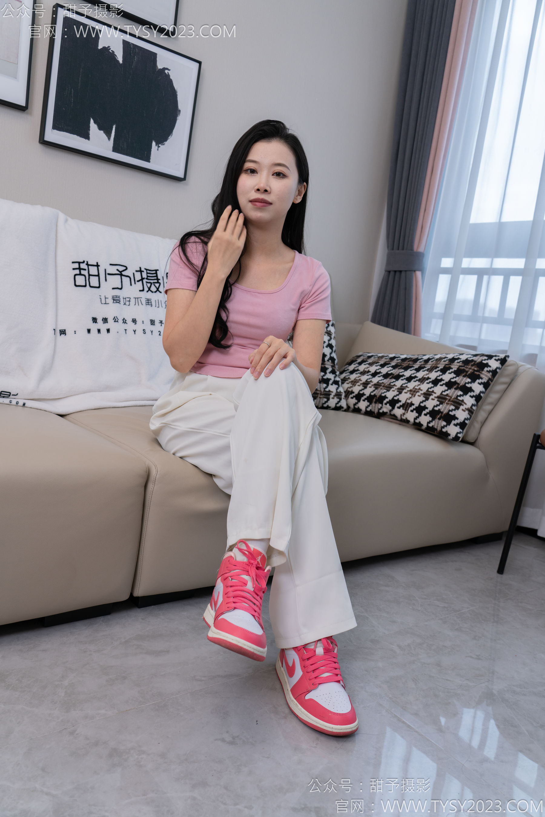 甜予摄影 No.124 梦梦 - 板鞋、白棉袜、裸足/(135P)