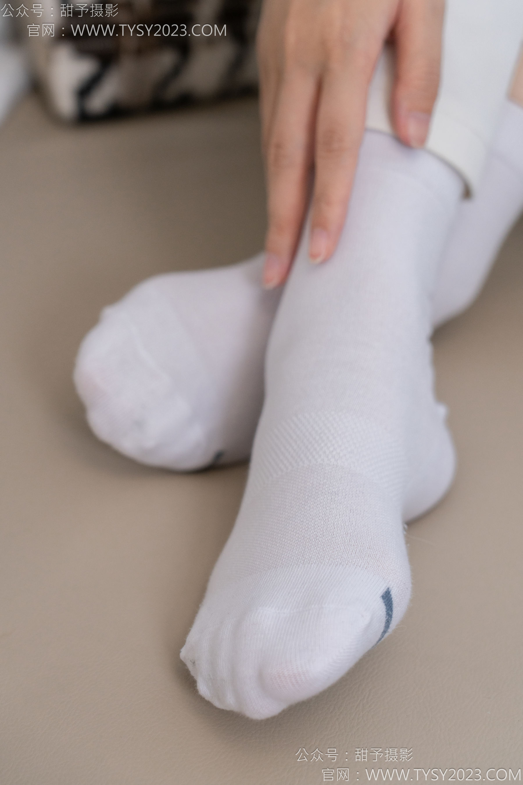 甜予摄影 No.124 梦梦 - 板鞋、白棉袜、裸足/(135P)