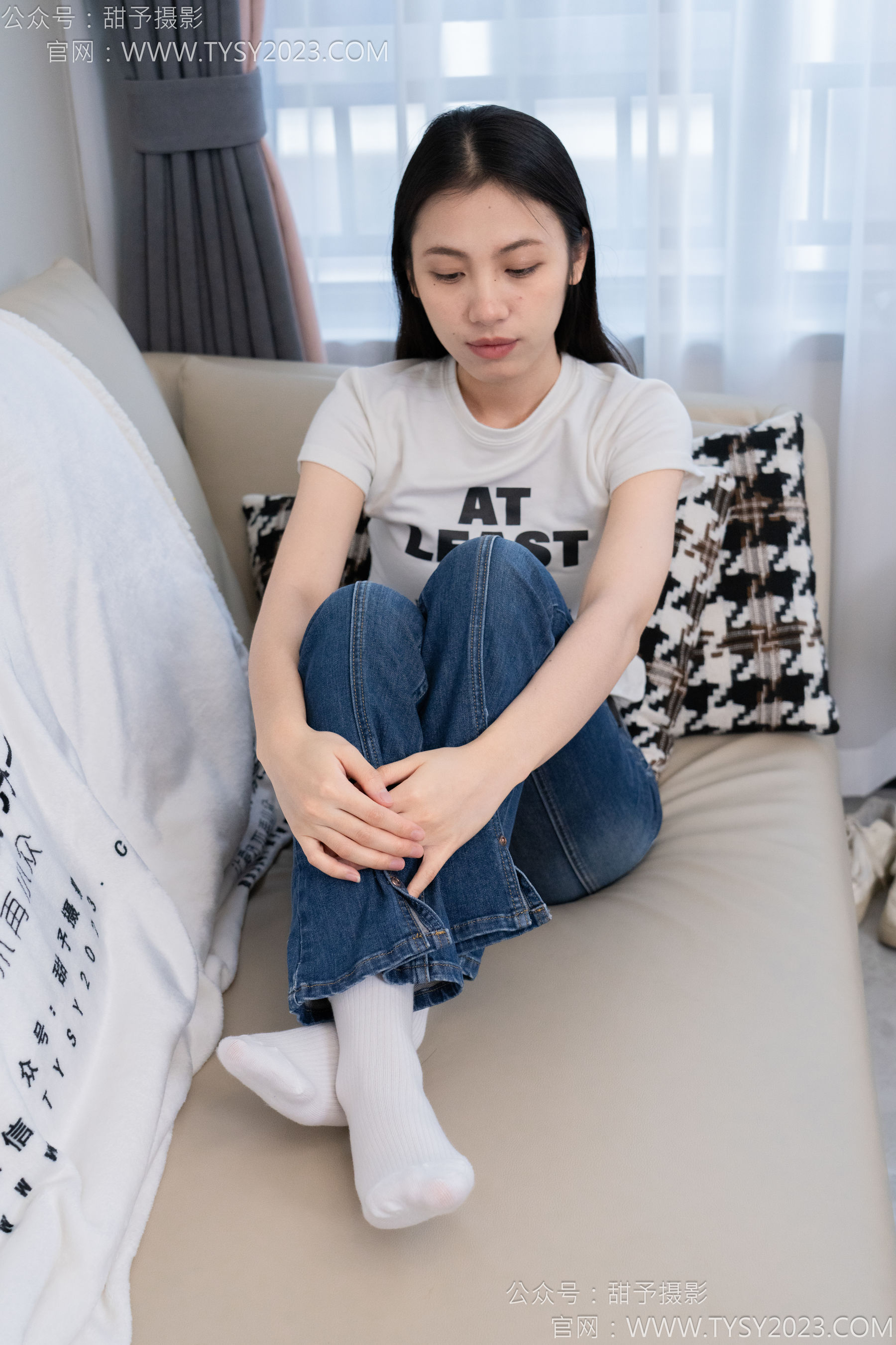 甜予摄影 No.132 诺诺 - 板鞋、白棉袜、裸足/(129P)