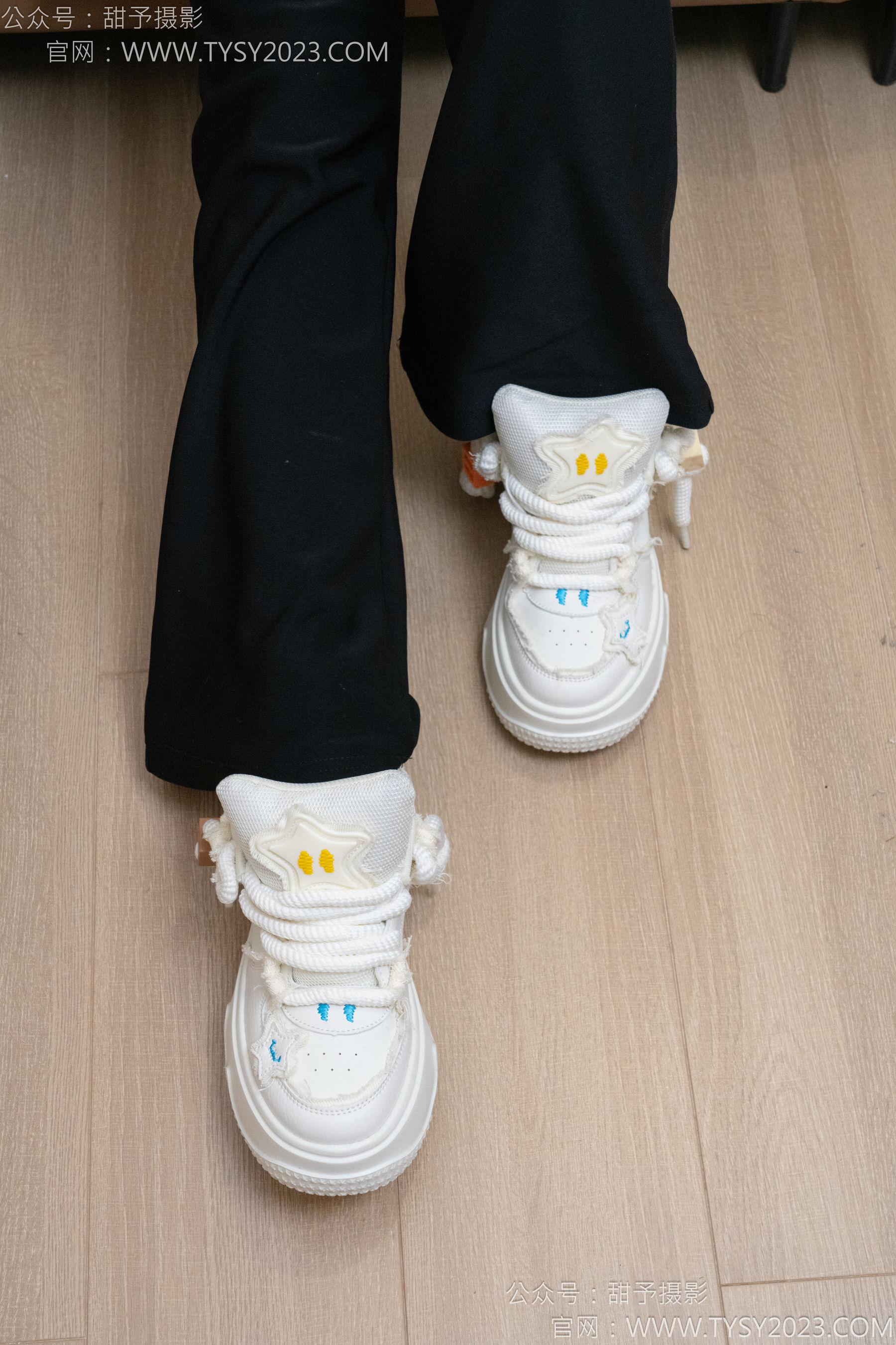 甜予摄影 No.135 思思 - 板鞋、白棉袜、裸足/(135P)