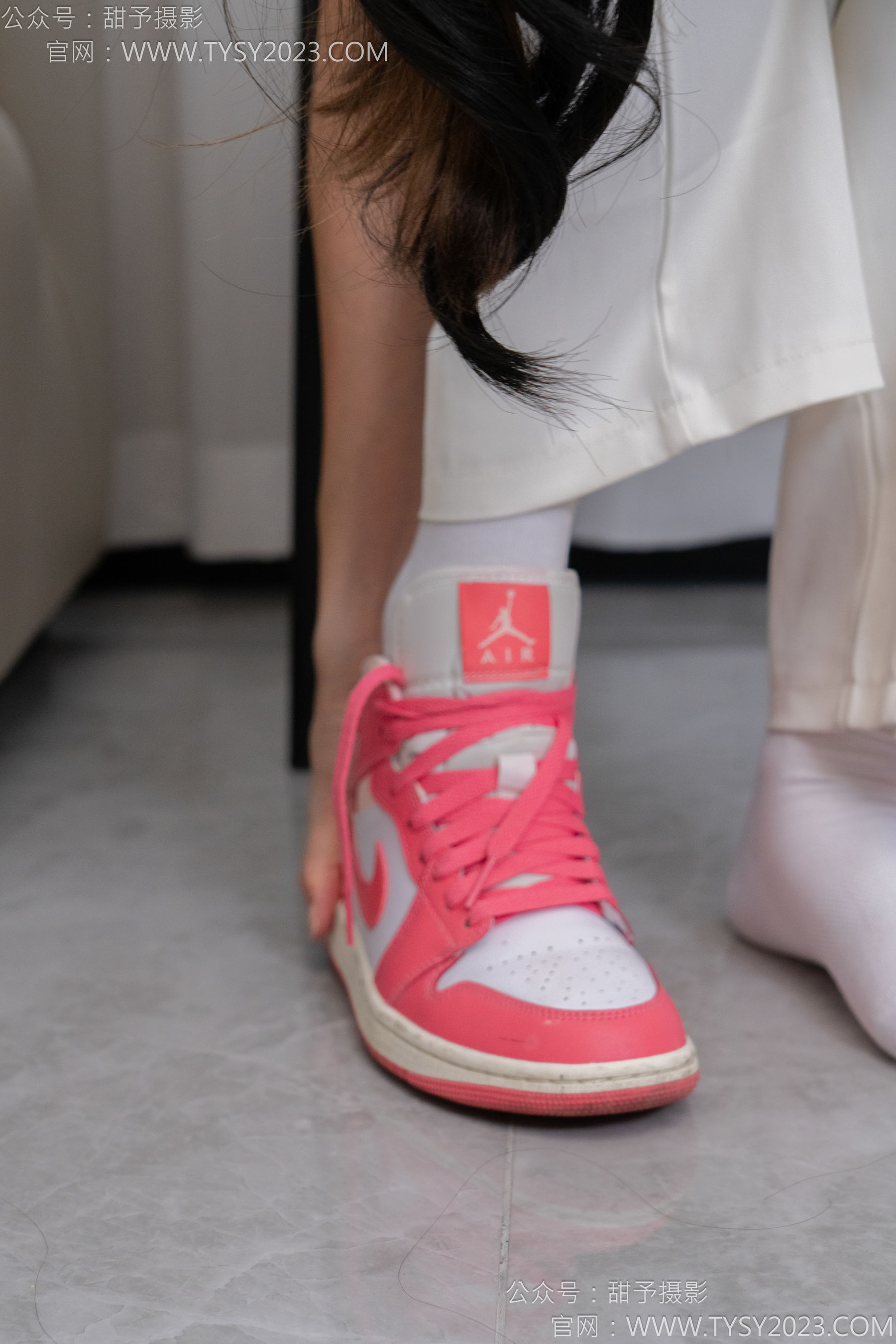 甜予摄影 No.124 梦梦 - 板鞋、白棉袜、裸足/(135P)