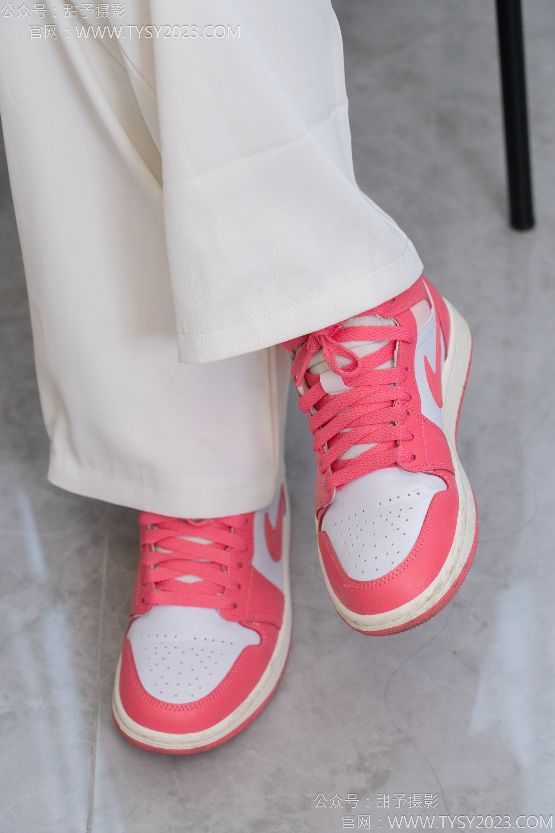 甜予摄影 No.124 梦梦 - 板鞋、白棉袜、裸足/(135P)