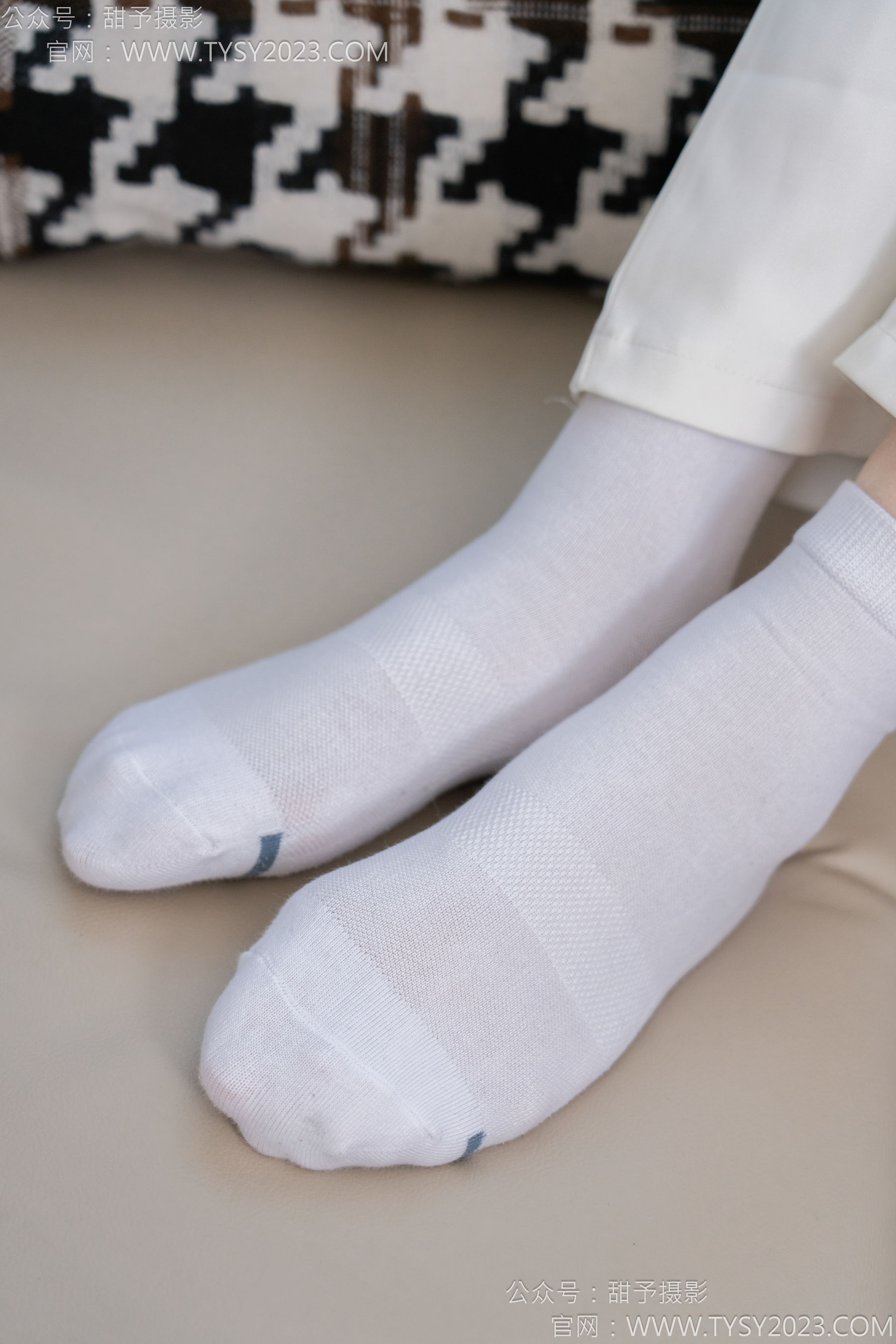 甜予摄影 No.124 梦梦 - 板鞋、白棉袜、裸足/(135P)