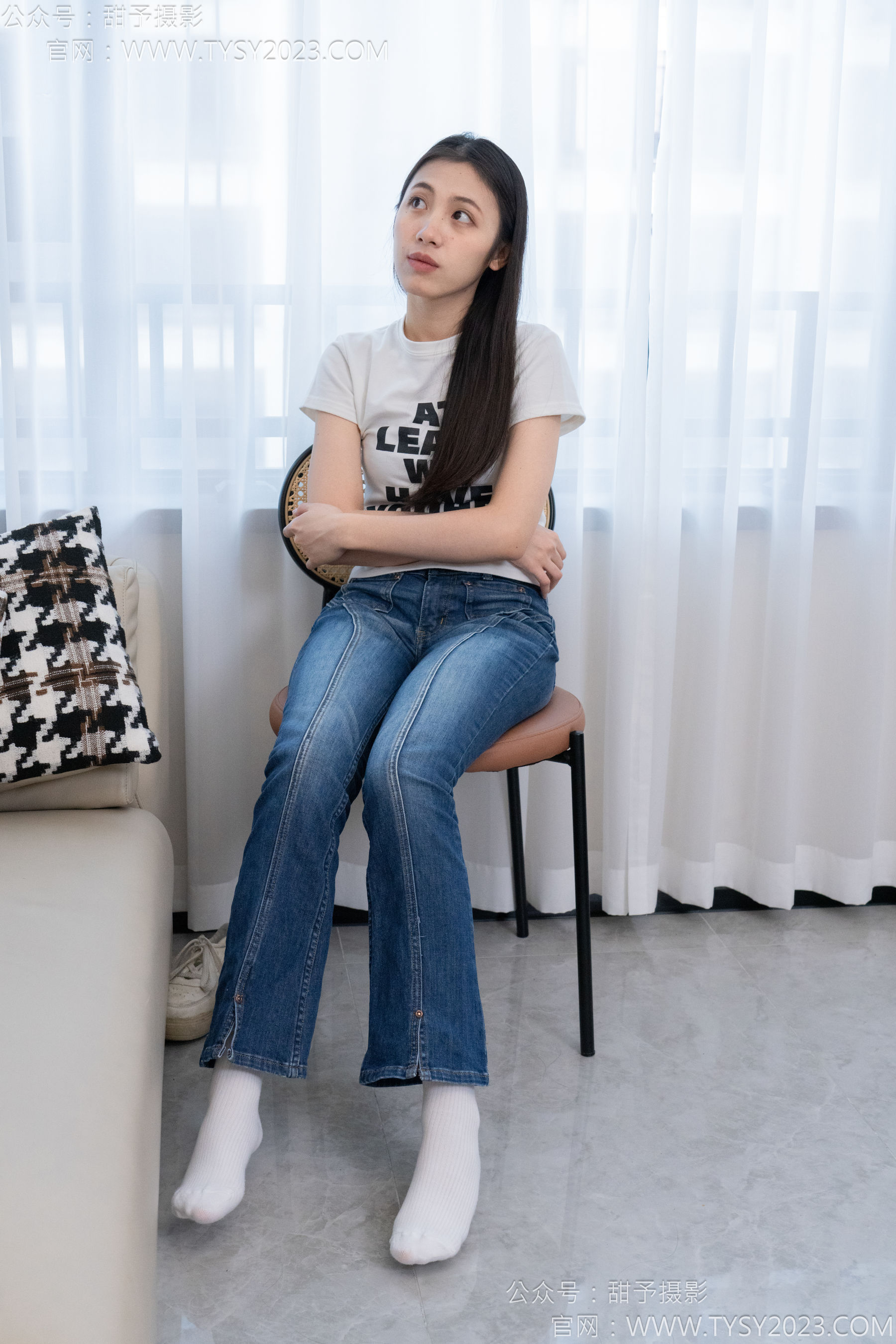 甜予摄影 No.132 诺诺 - 板鞋、白棉袜、裸足/(129P)