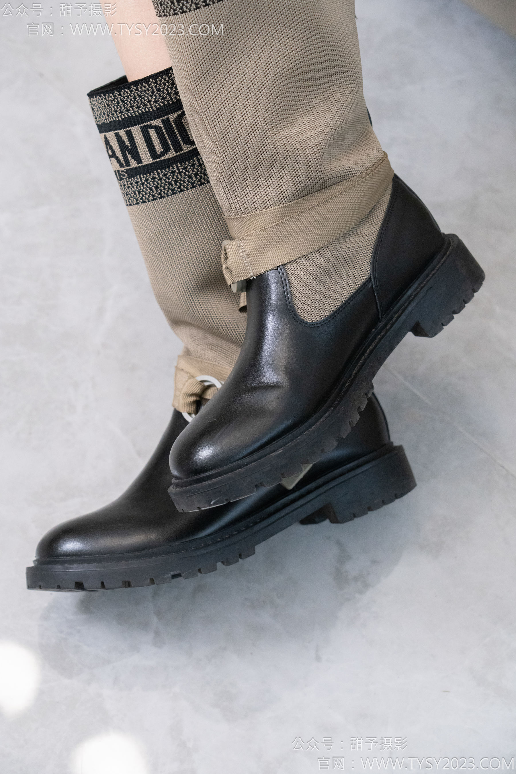 甜予摄影 No.129 咖啡豆 - 长靴、白棉袜、裸足/(134P)