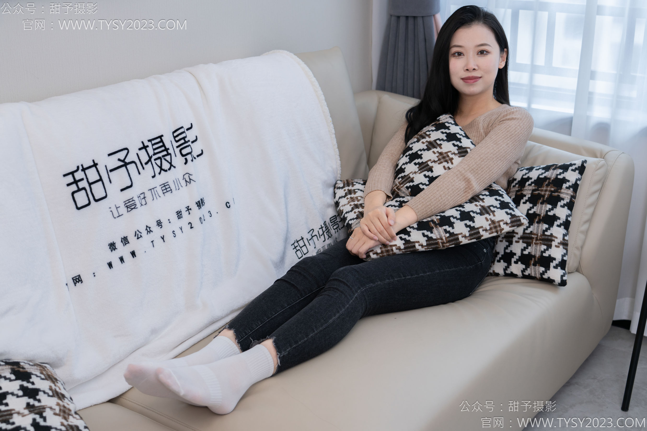 甜予摄影 No.133 梦梦 - 长靴、白棉袜、裸足/(135P)