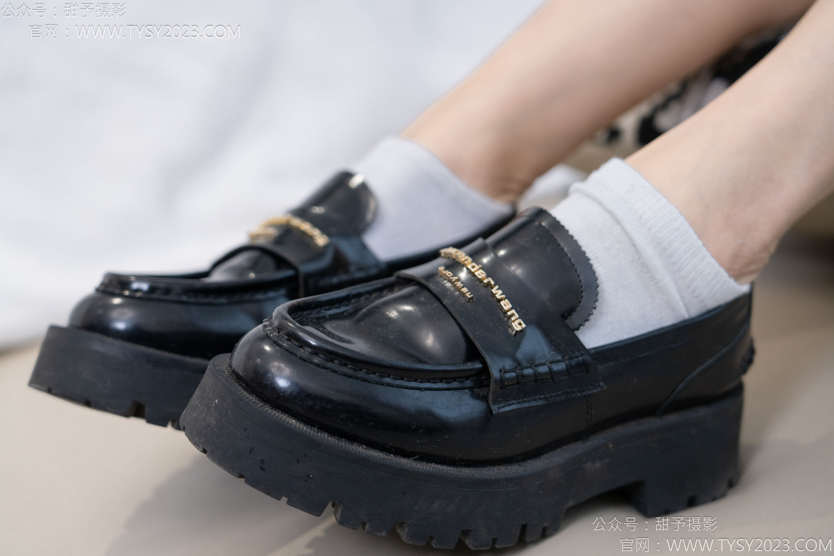 甜予摄影 No.130 澜澜 - 皮鞋、白棉袜、裸足、掉袜子剧情/(130P)