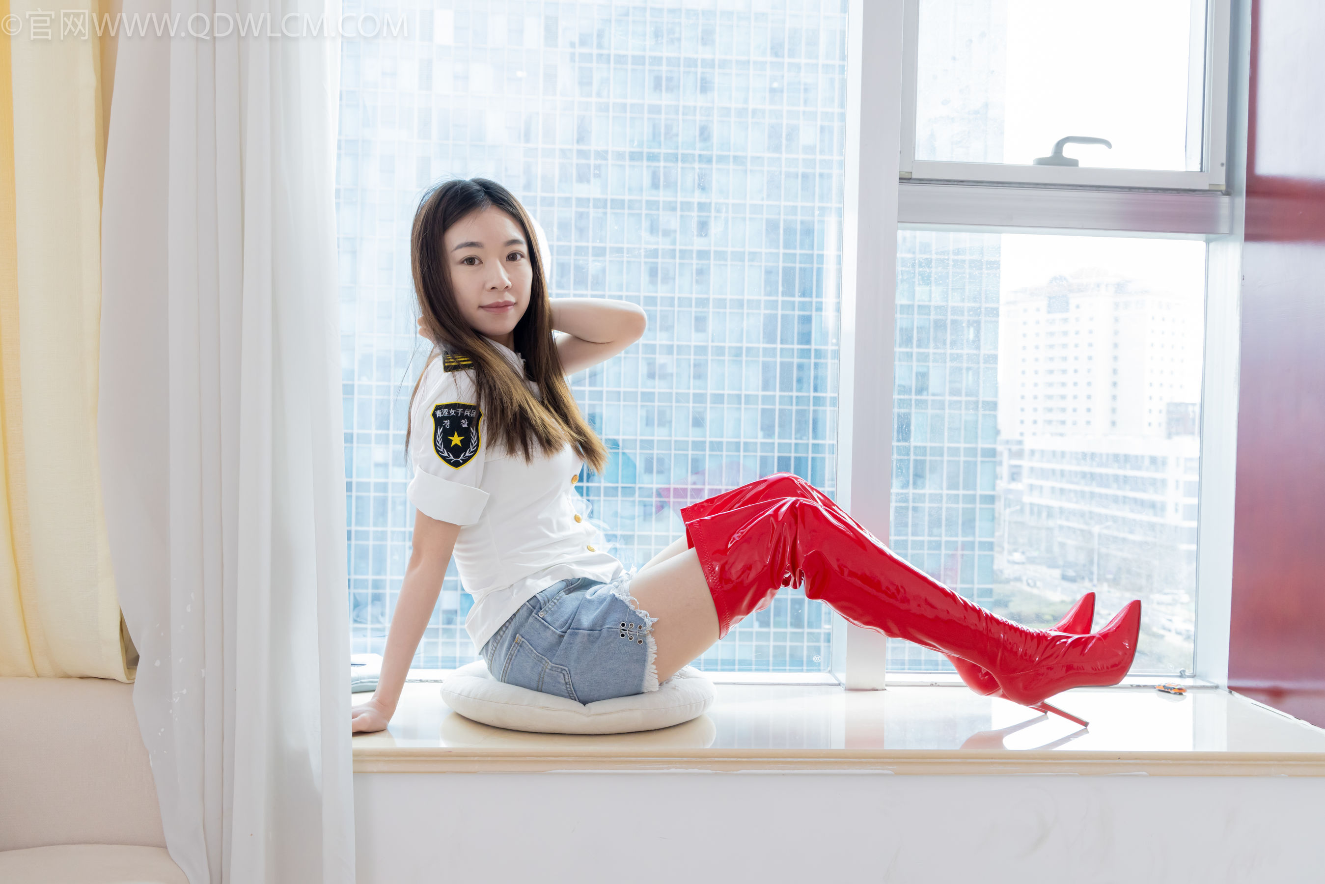 物恋传媒 No.2309 婷婷 - 高跟长靴、白棉袜、裸足/(173P)