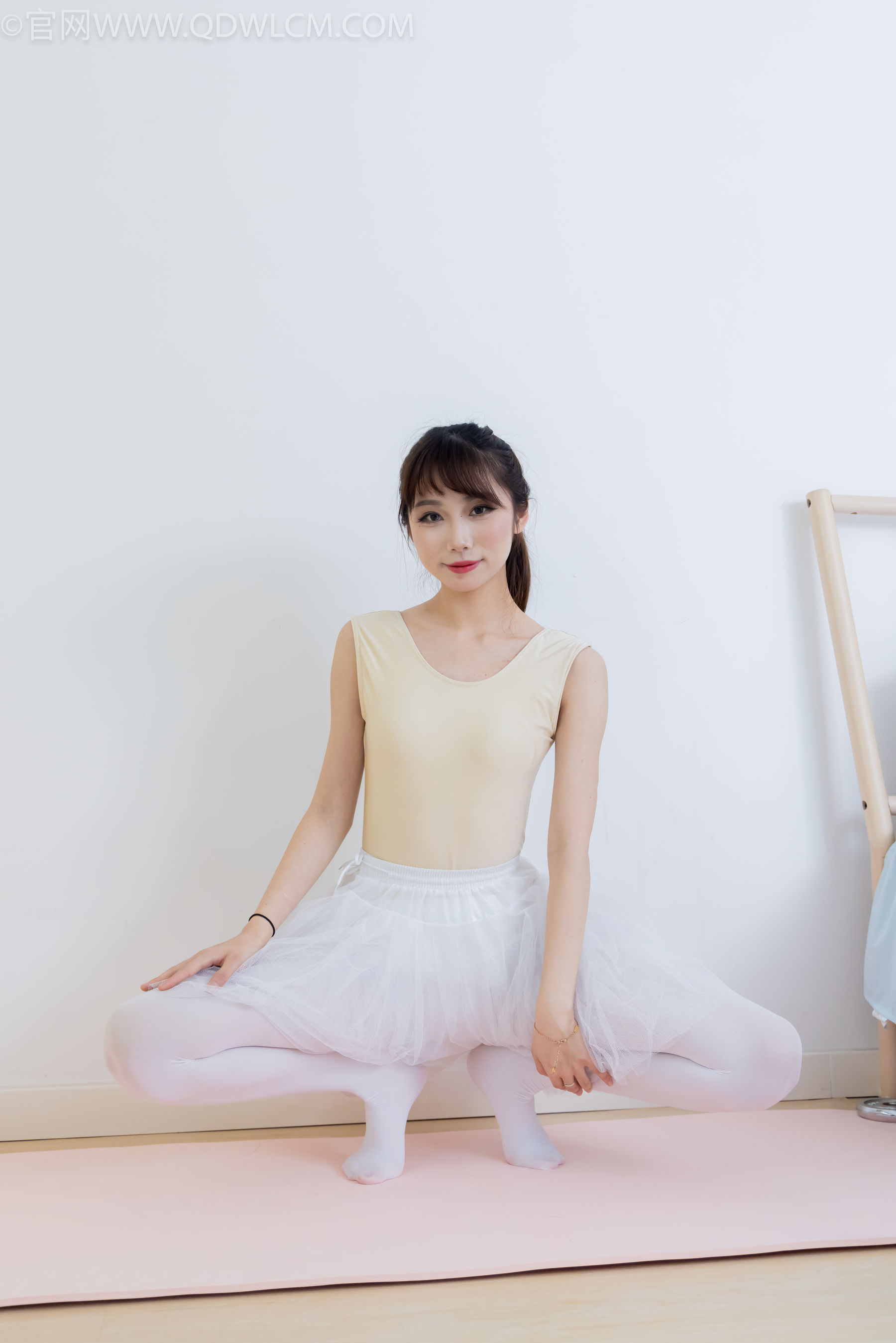 物恋传媒 No.2307 泡泡 - 芭蕾鞋、厚白丝、芭蕾动作、皮筋绑脚剧情/(166P)