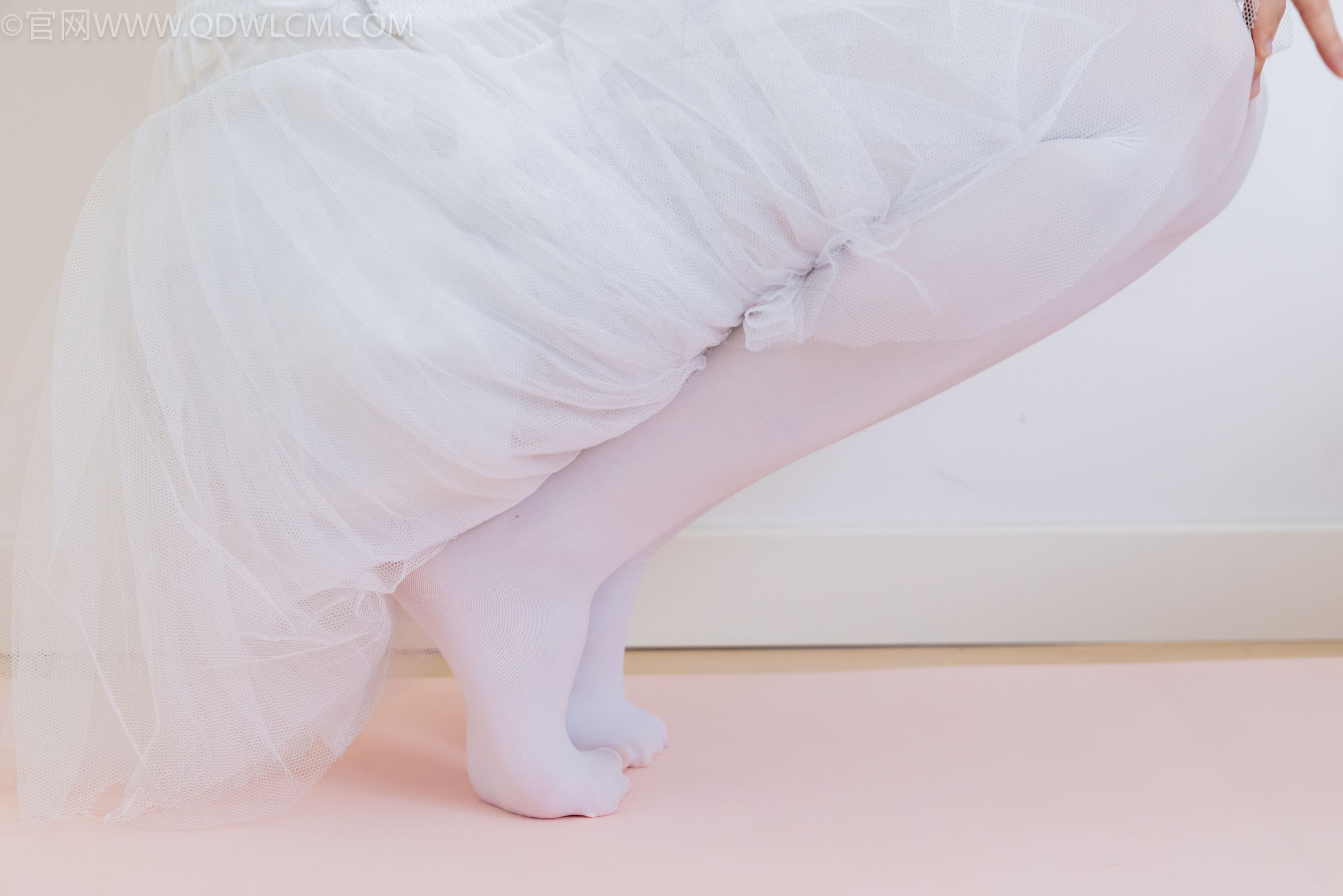 物恋传媒 No.2307 泡泡 - 芭蕾鞋、厚白丝、芭蕾动作、皮筋绑脚剧情/(166P)