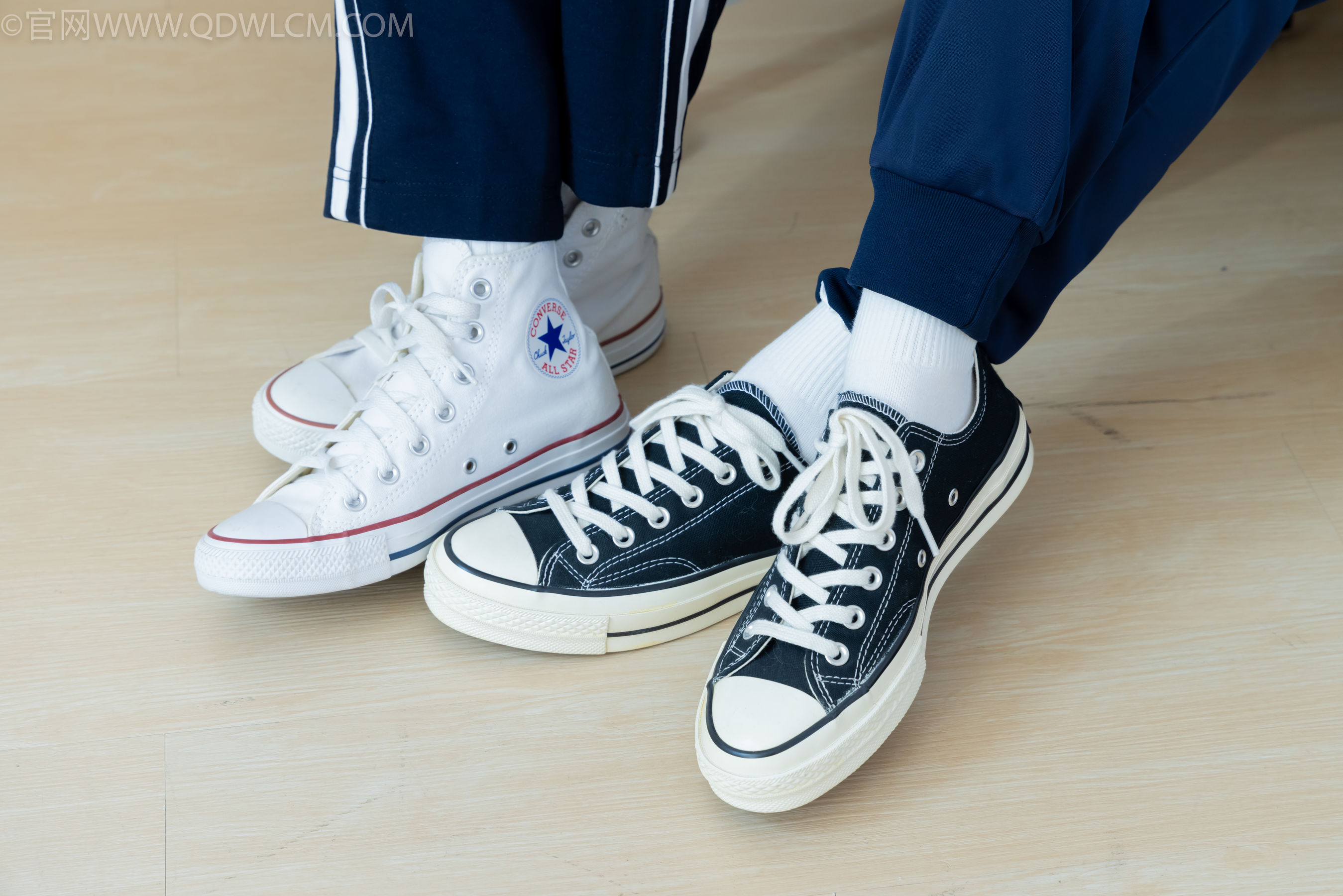 物恋传媒 No.2322 闪闪&青柠 - 帆布鞋、白棉袜、青柠薄肉丝、闪闪薄白丝/(168P)