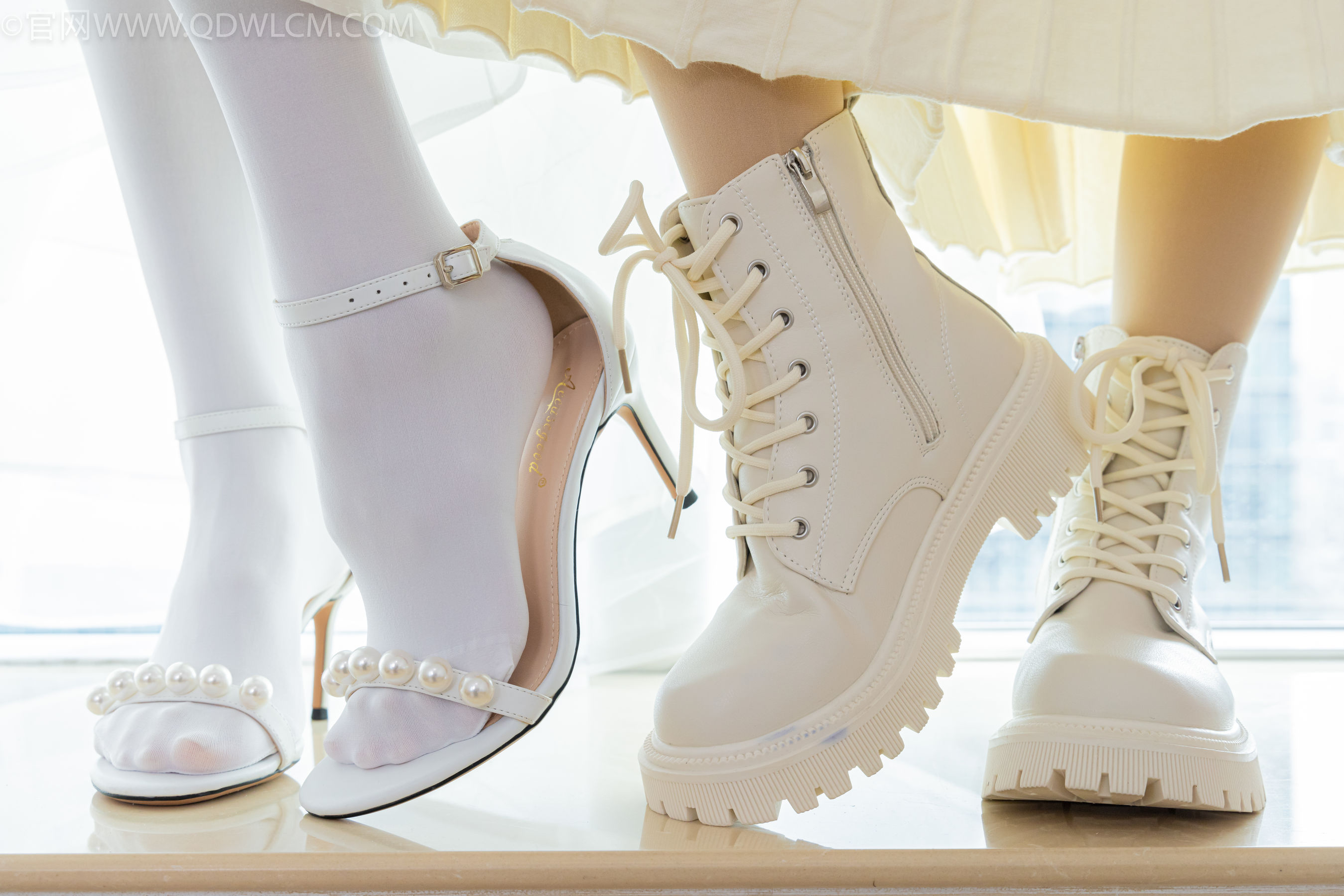 物恋传媒 No.2308 茯苓&欢欢 - 高跟鞋、马丁靴、厚白丝、厚肉丝、瑜伽动作、婚纱/(154P)