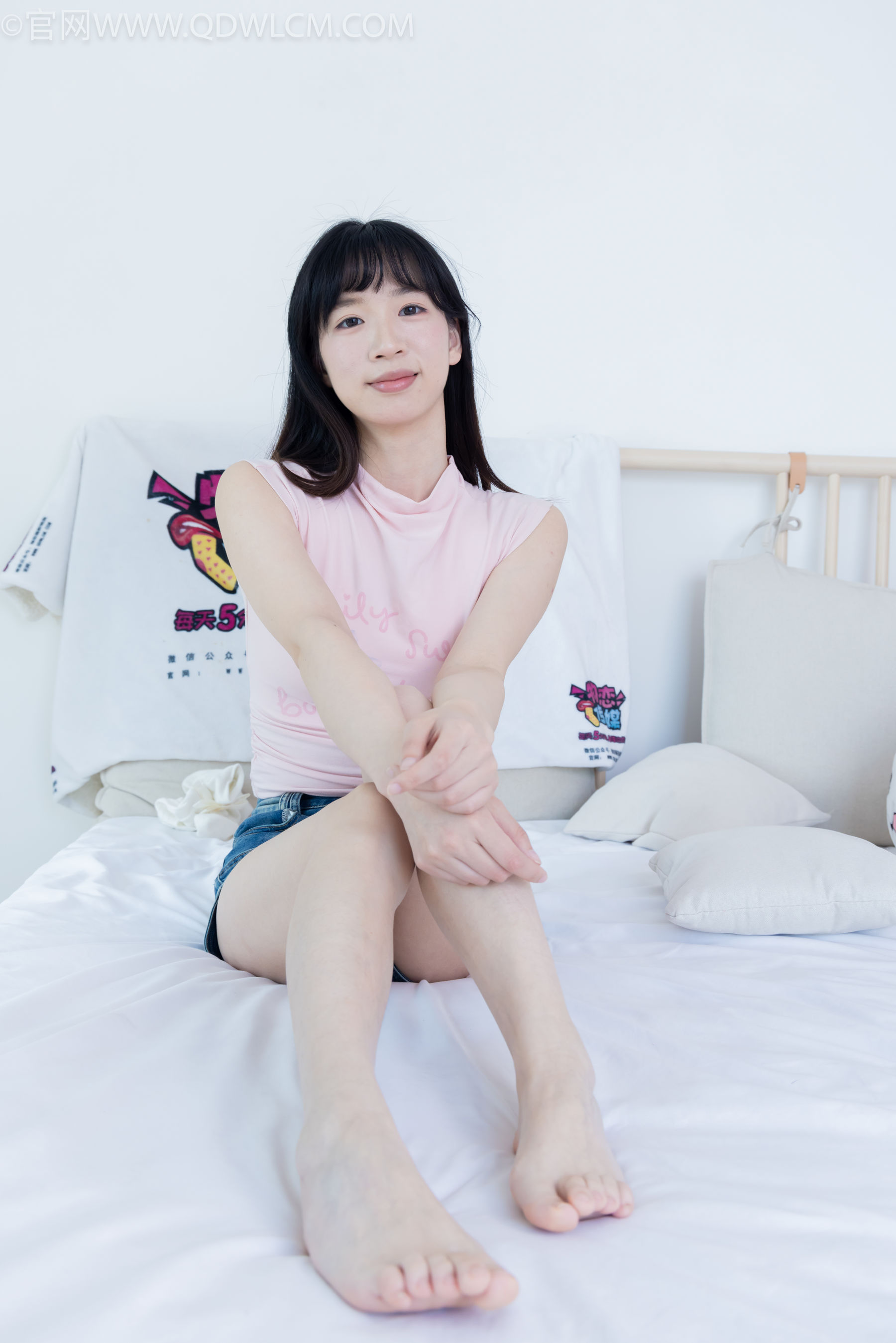 物恋传媒 No.2319 小左 - 帆布鞋、白棉袜、裸足/(155P)