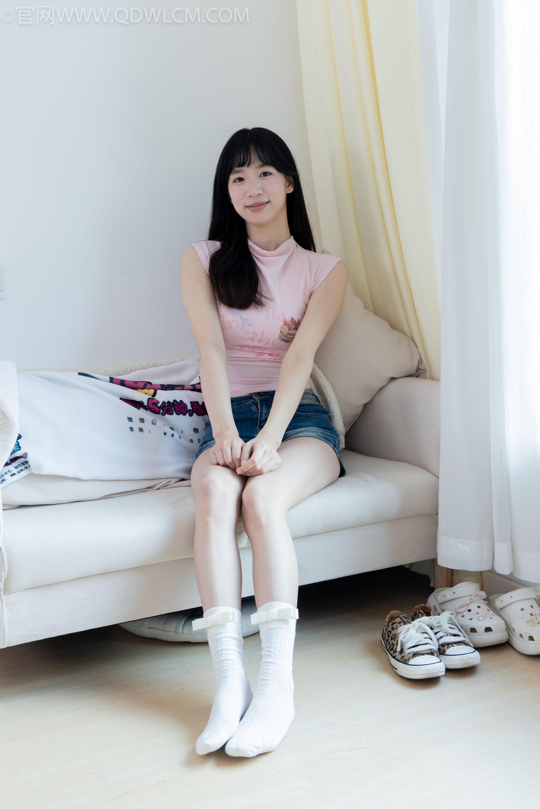 物恋传媒 No.2319 小左 - 帆布鞋、白棉袜、裸足/(155P)