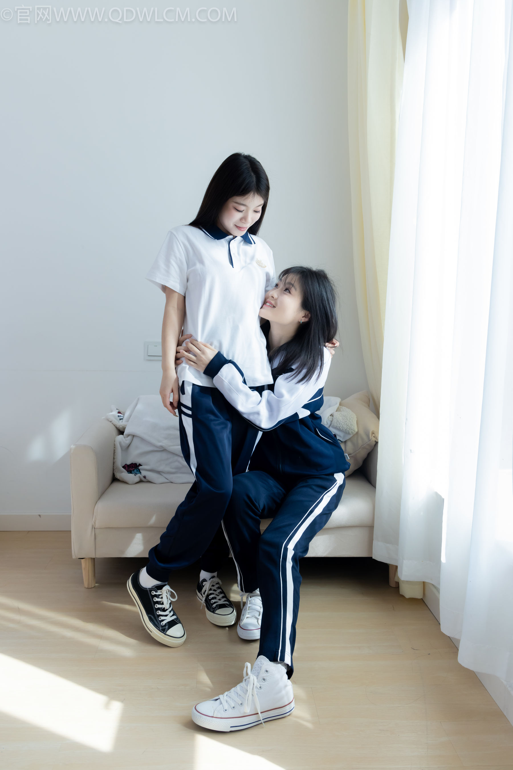 物恋传媒 No.2322 闪闪&青柠 - 帆布鞋、白棉袜、青柠薄肉丝、闪闪薄白丝/(168P)