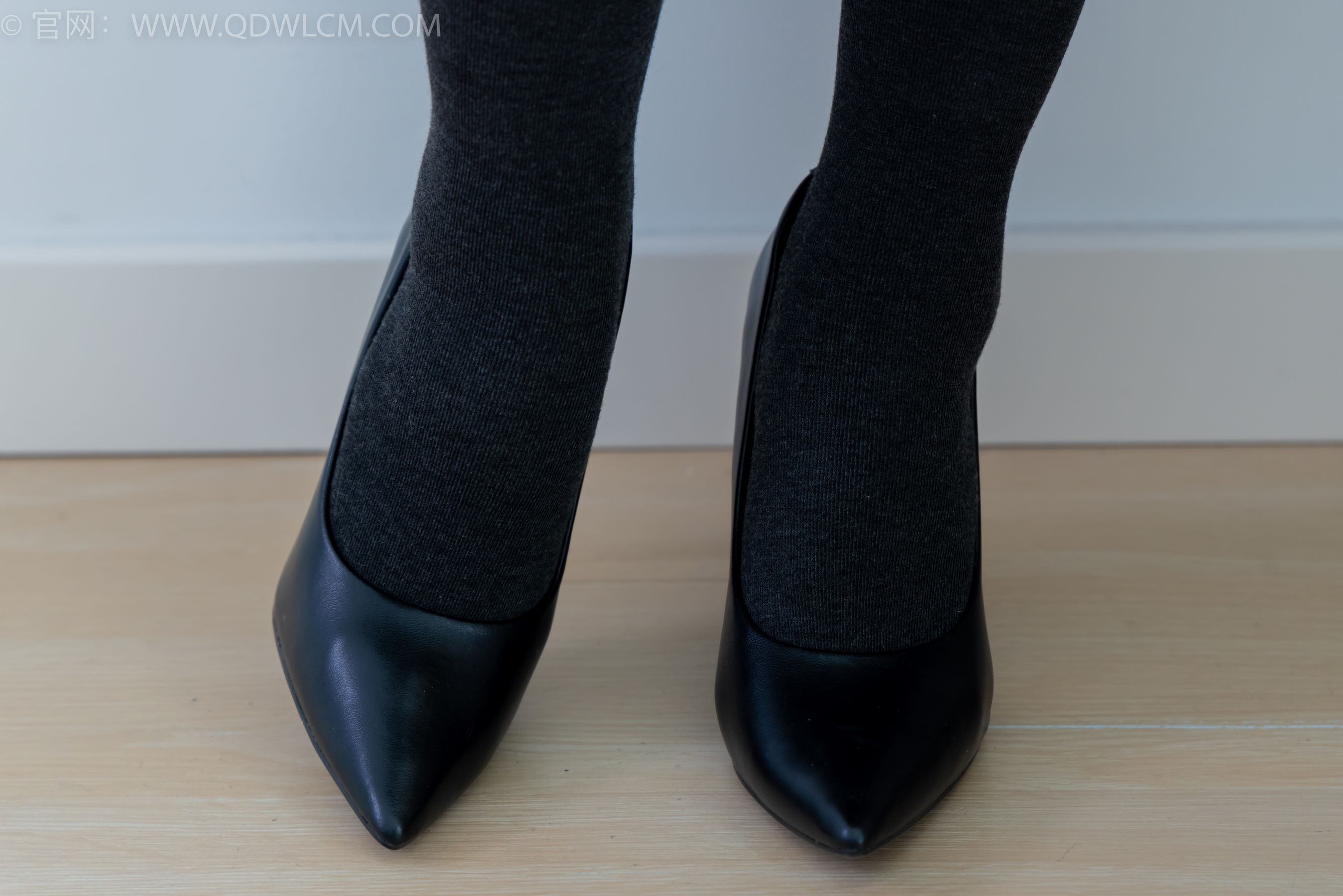 物恋传媒 No.2313 岚岚 - 高跟鞋、厚灰丝/(180P)