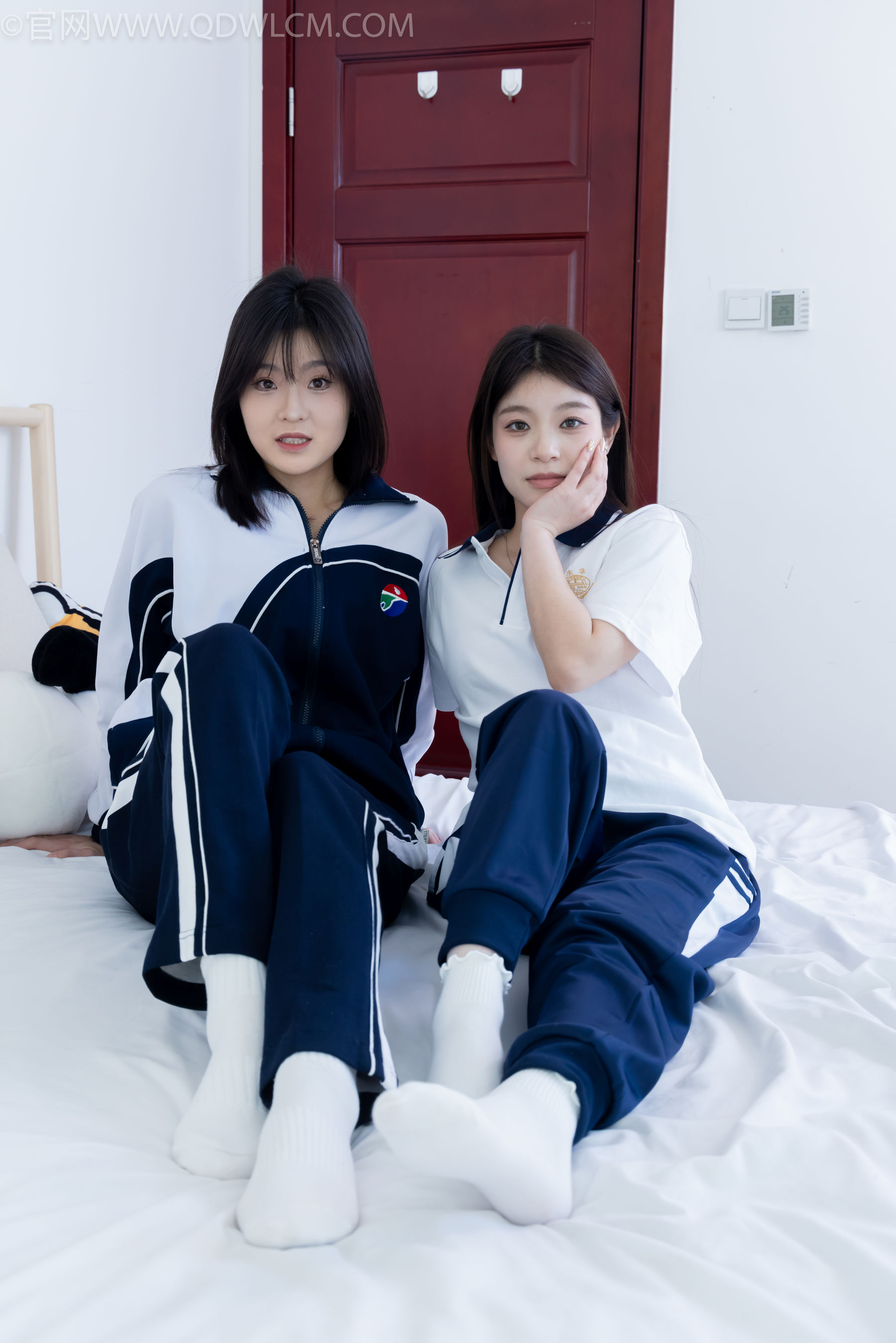 物恋传媒 No.2322 闪闪&青柠 - 帆布鞋、白棉袜、青柠薄肉丝、闪闪薄白丝/(168P)