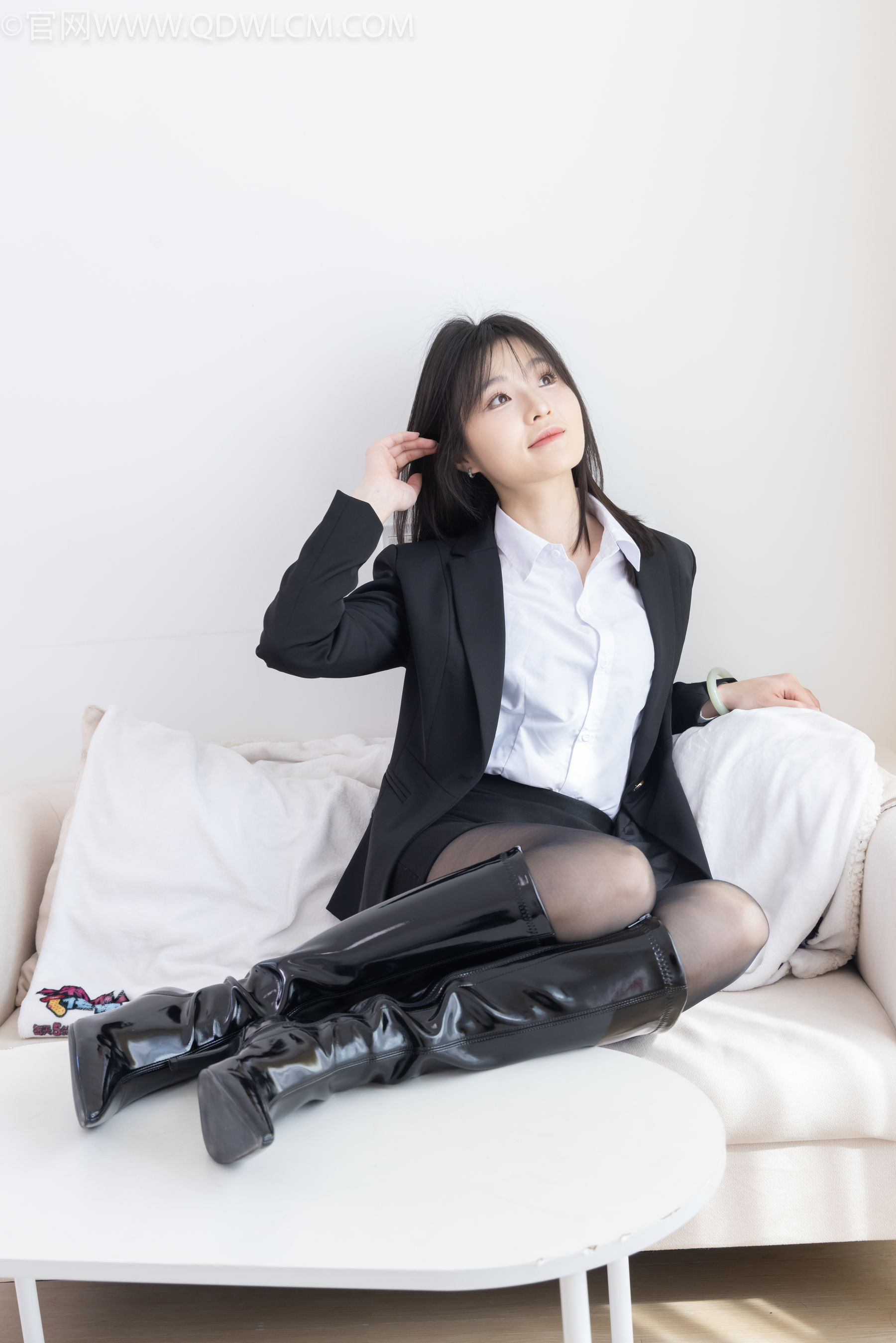 物恋传媒 No.2306 青柠 - 高跟长靴、薄黑丝、ol制服/(260P)