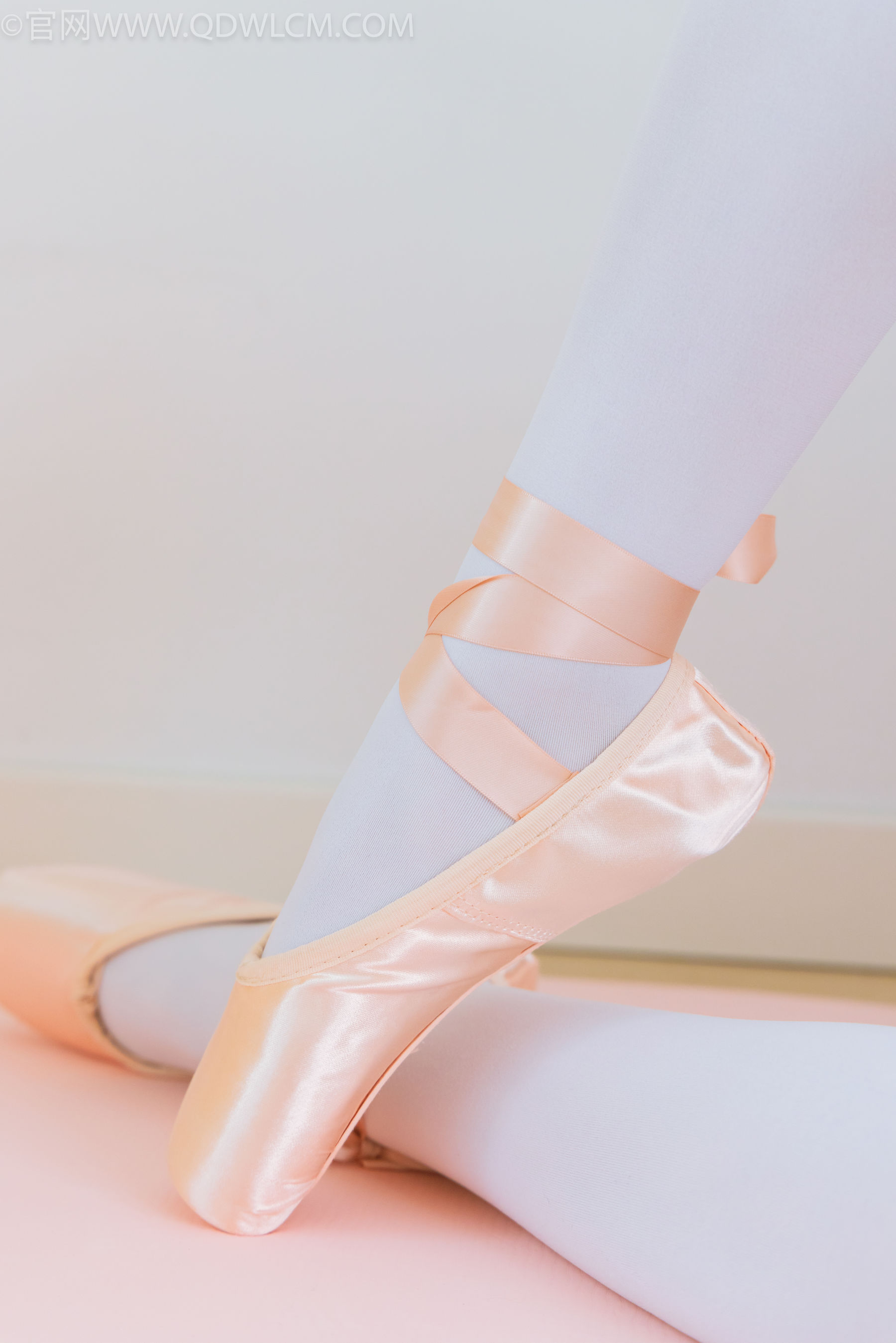 物恋传媒 No.2307 泡泡 - 芭蕾鞋、厚白丝、芭蕾动作、皮筋绑脚剧情/(166P)