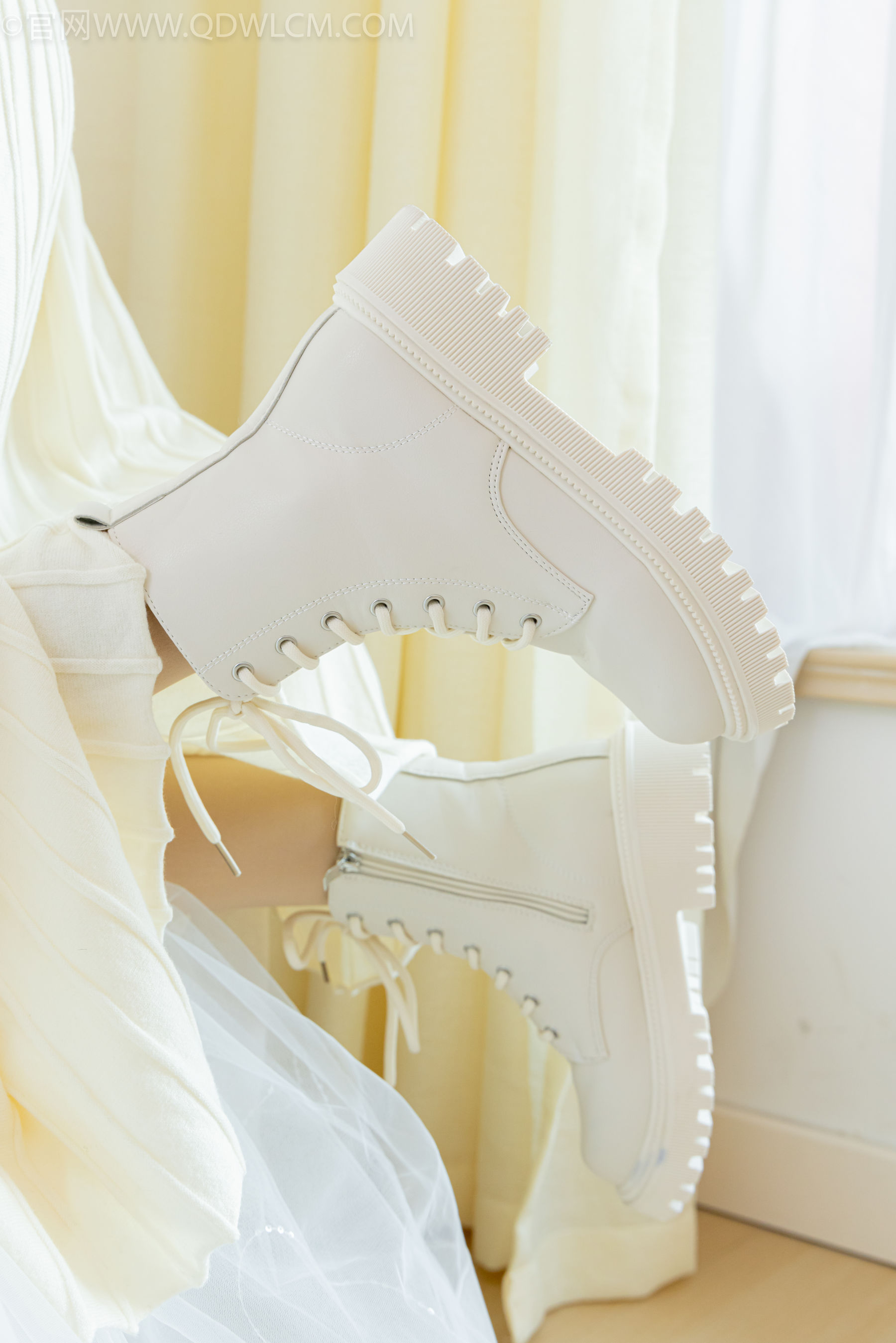 物恋传媒 No.2308 茯苓&欢欢 - 高跟鞋、马丁靴、厚白丝、厚肉丝、瑜伽动作、婚纱/(154P)