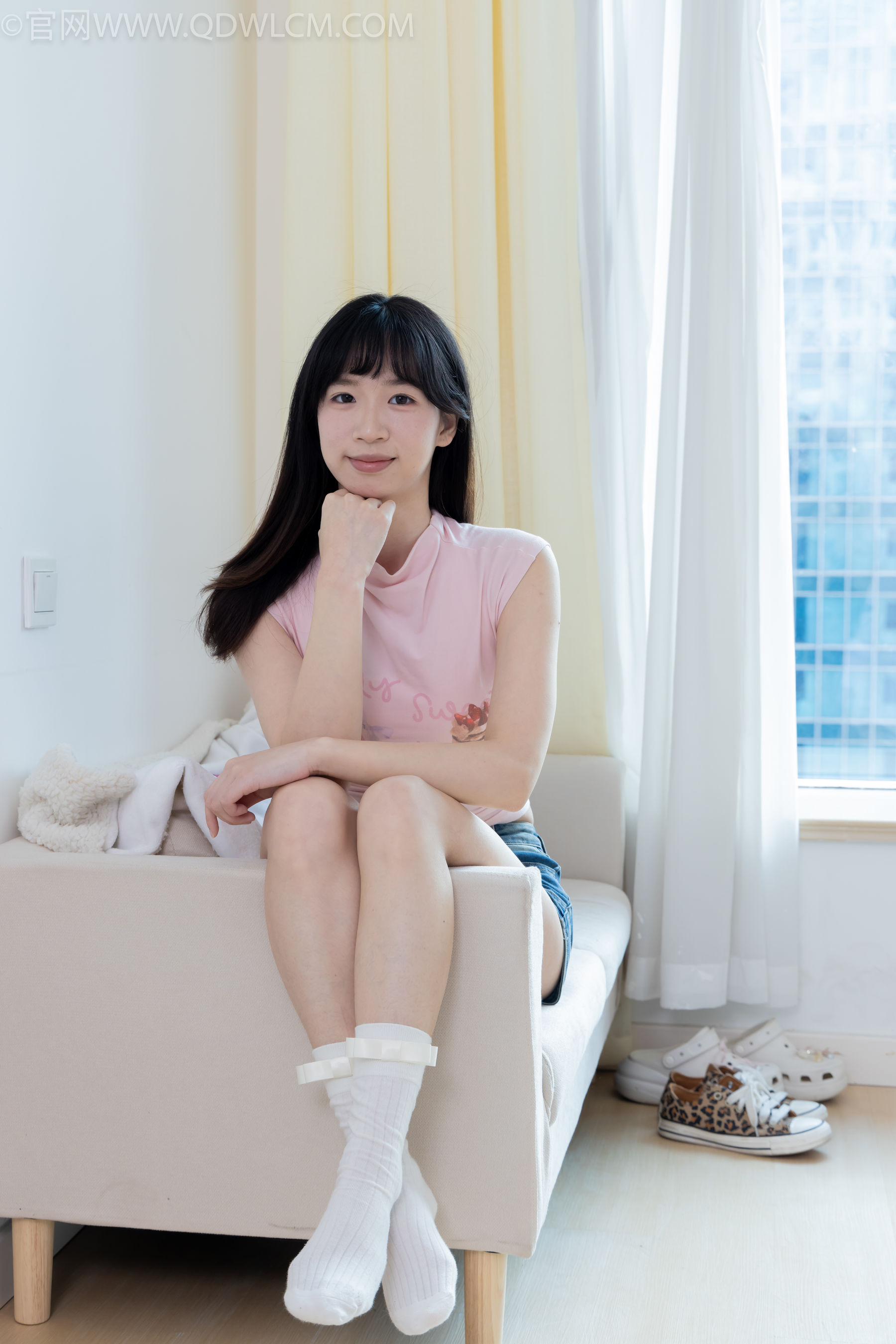 物恋传媒 No.2319 小左 - 帆布鞋、白棉袜、裸足/(155P)