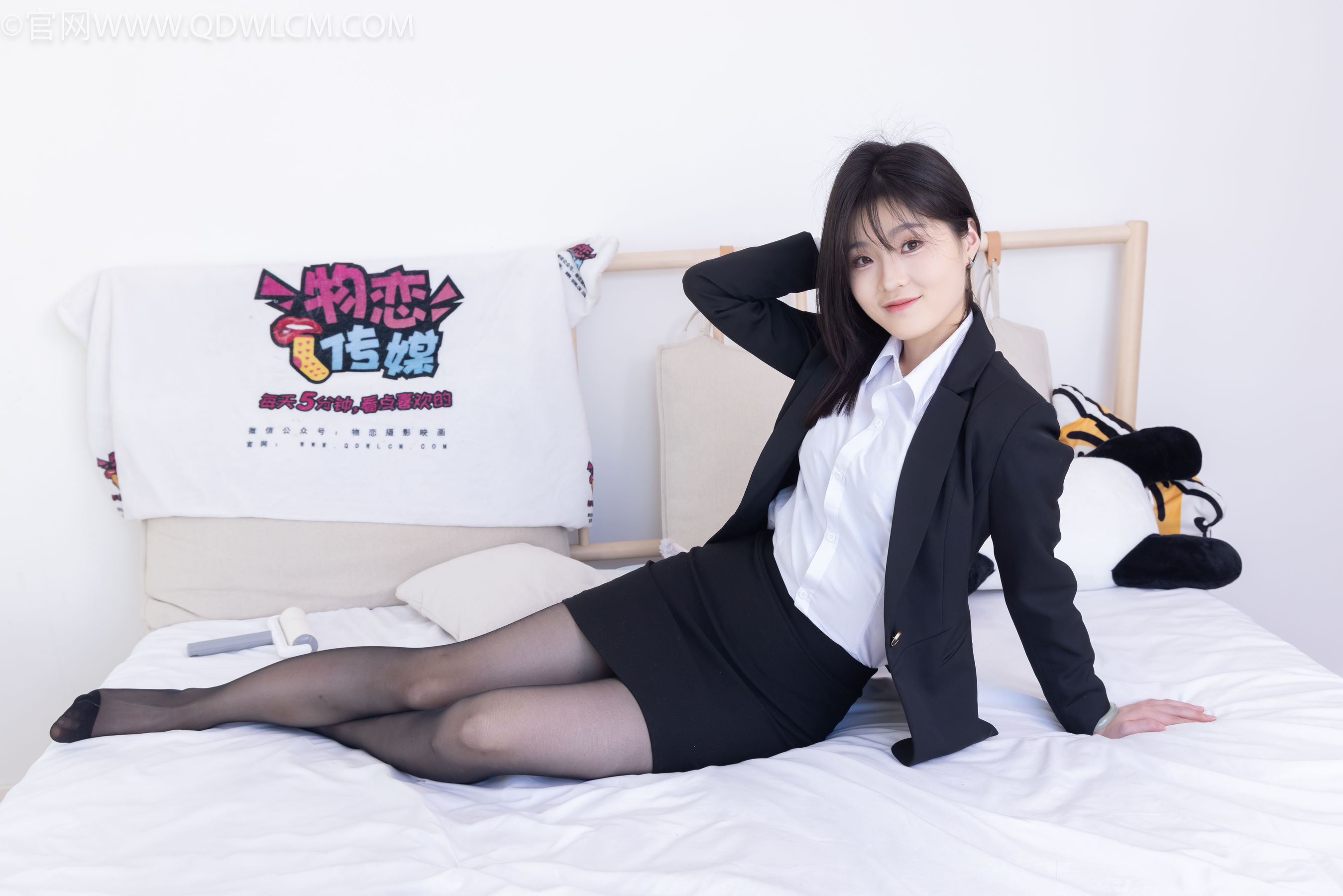 物恋传媒 No.2306 青柠 - 高跟长靴、薄黑丝、ol制服/(260P)