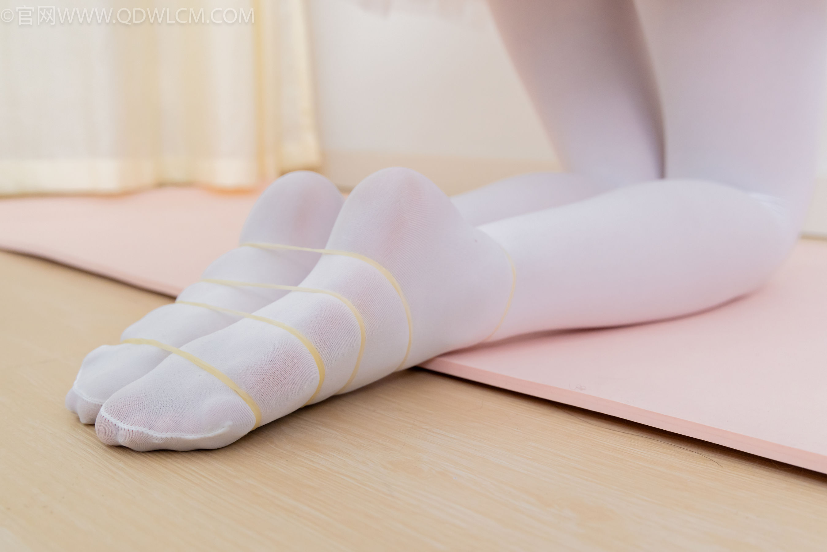 物恋传媒 No.2307 泡泡 - 芭蕾鞋、厚白丝、芭蕾动作、皮筋绑脚剧情/(166P)