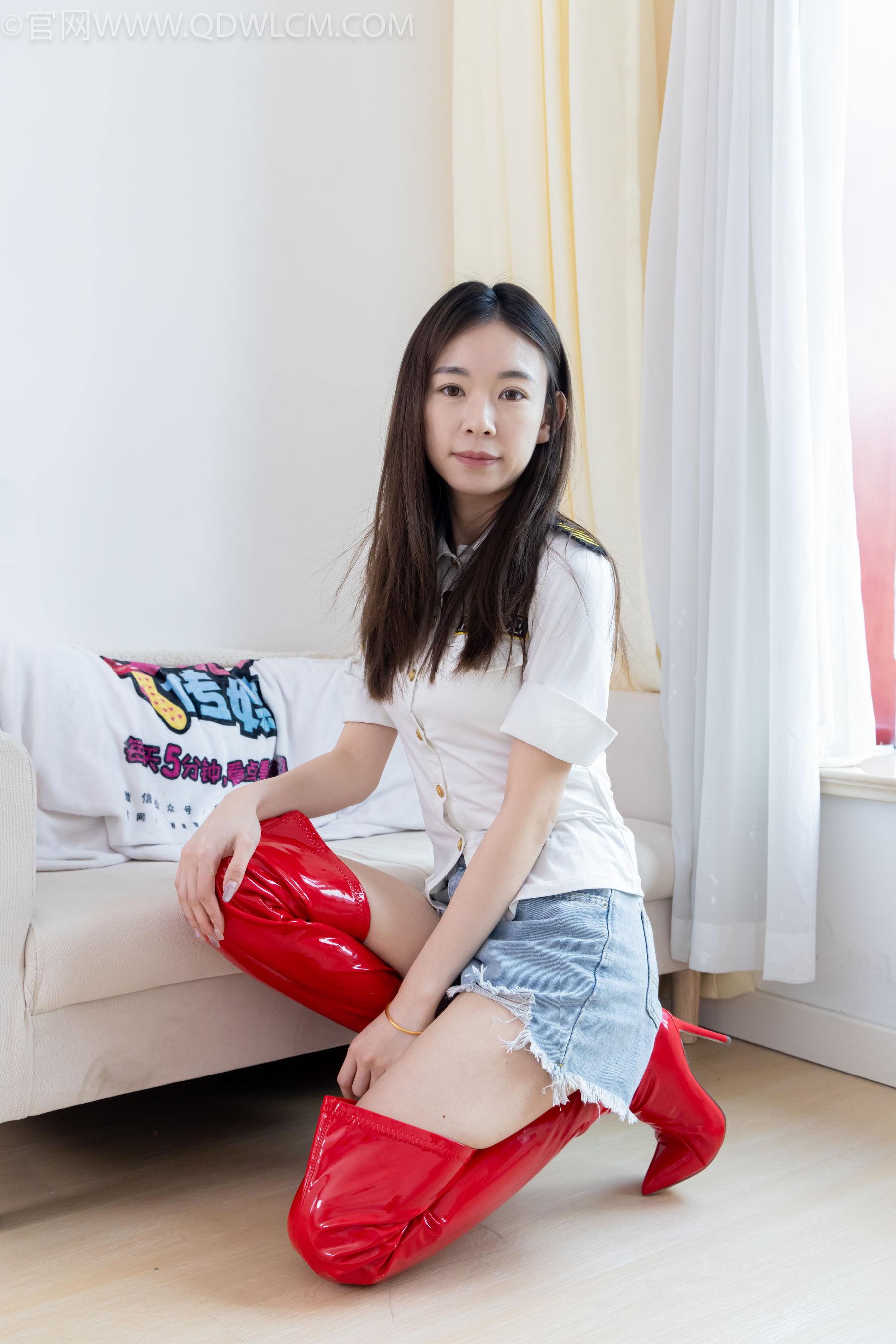 物恋传媒 No.2309 婷婷 - 高跟长靴、白棉袜、裸足/(173P)