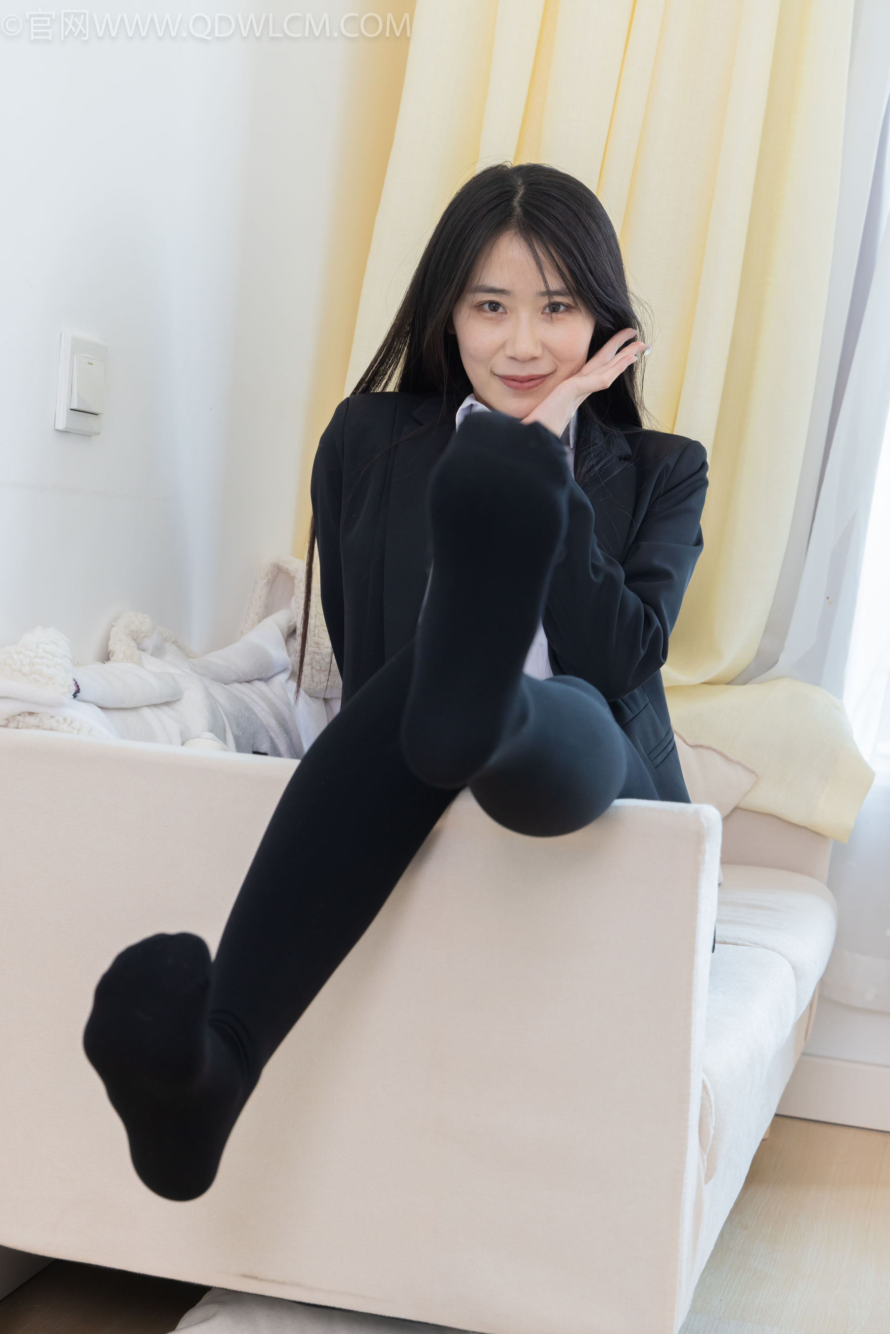 物恋传媒 No.2318 菜菜 - OL制服、高跟鞋、三双厚黑丝叠穿、袜腰展示/(177P)