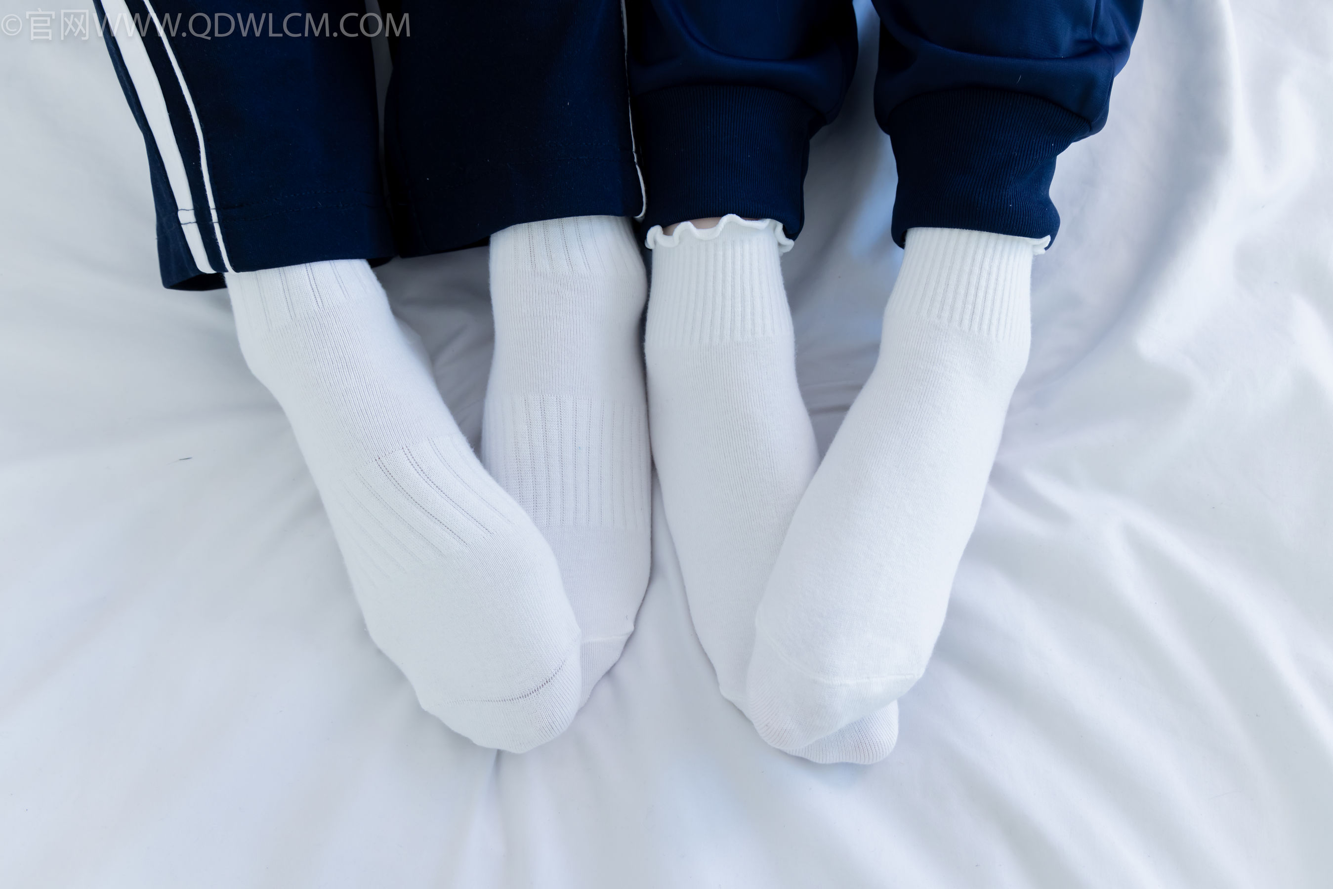 物恋传媒 No.2322 闪闪&青柠 - 帆布鞋、白棉袜、青柠薄肉丝、闪闪薄白丝/(168P)