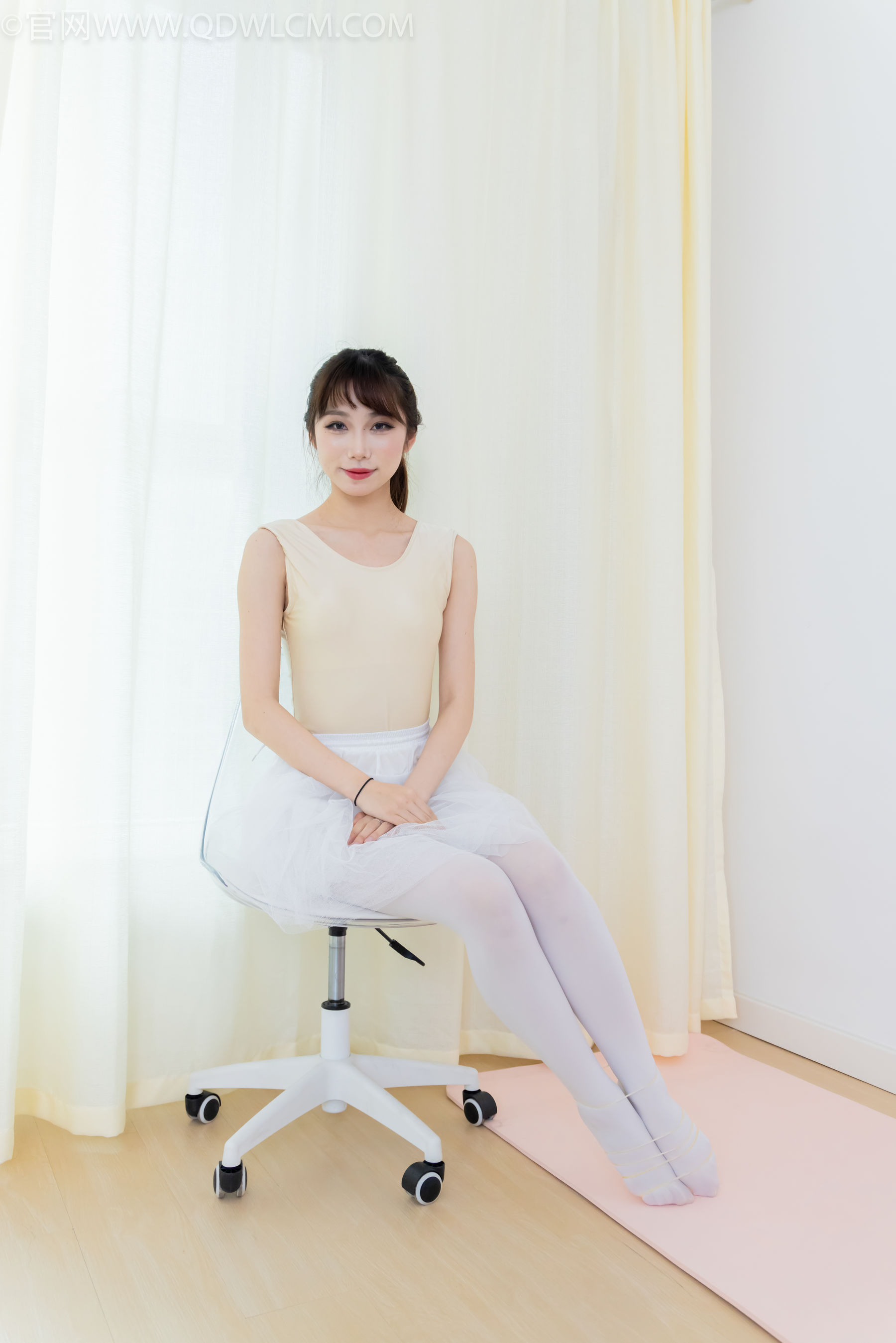 物恋传媒 No.2307 泡泡 - 芭蕾鞋、厚白丝、芭蕾动作、皮筋绑脚剧情/(166P)