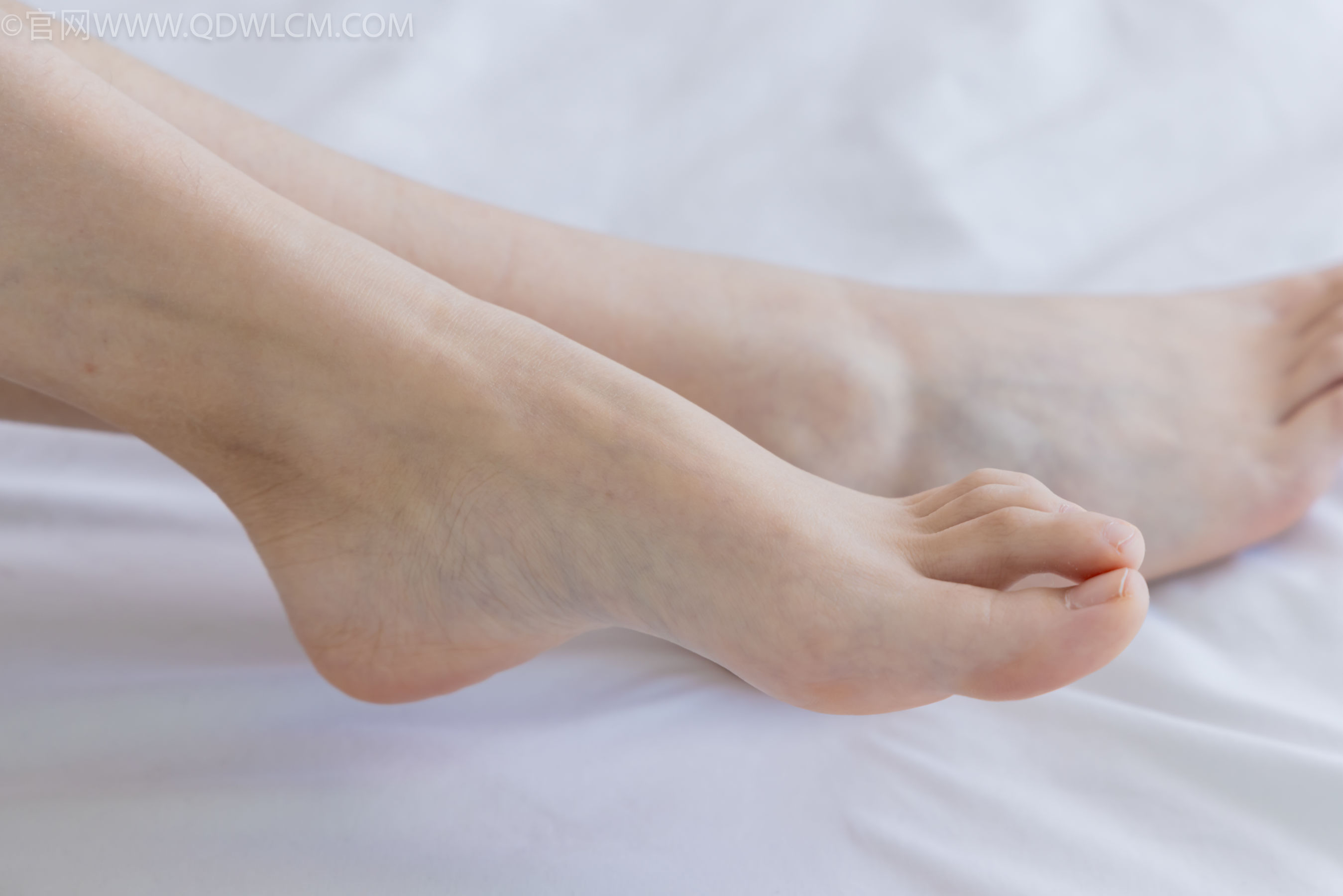 物恋传媒 No.2319 小左 - 帆布鞋、白棉袜、裸足/(155P)