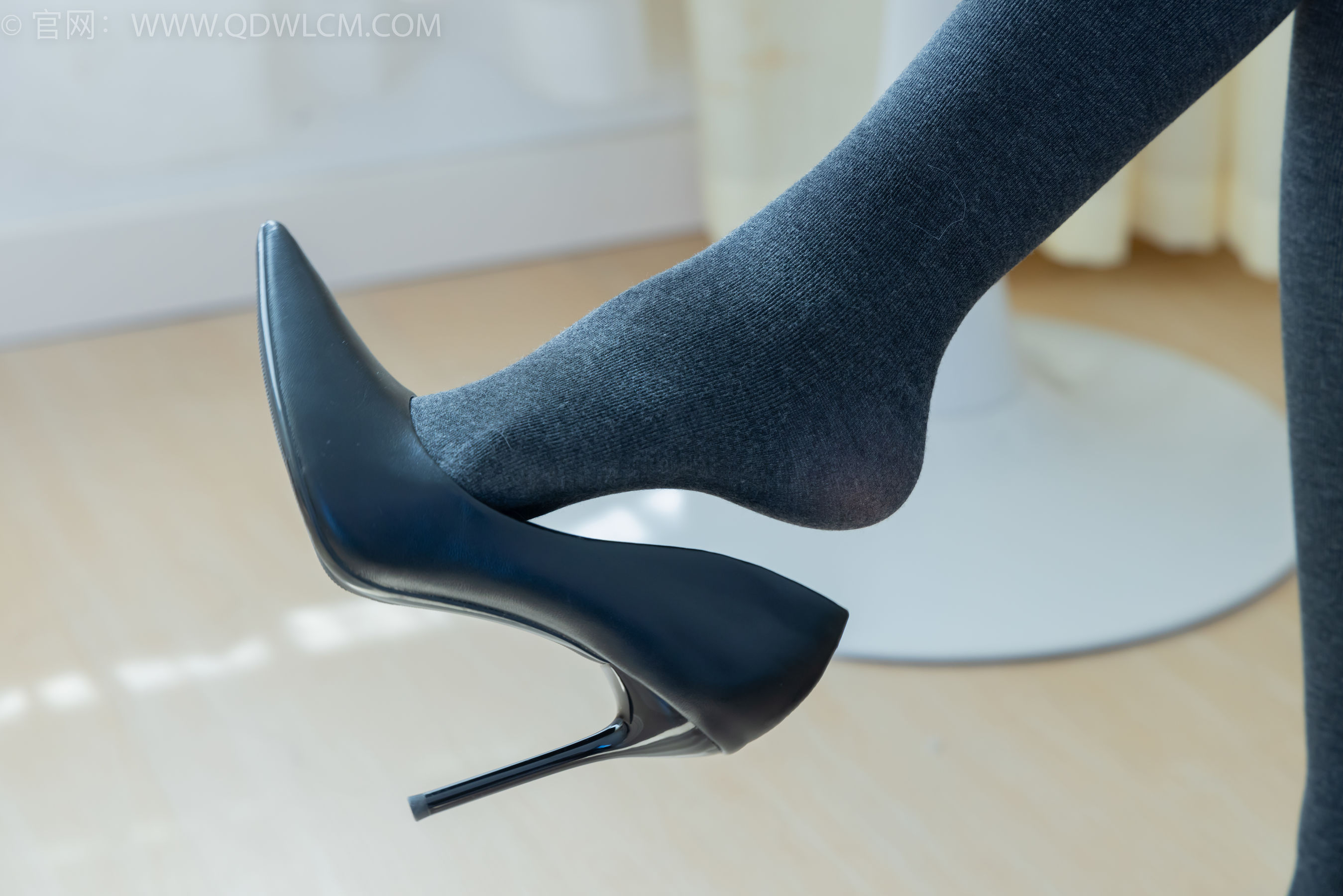 物恋传媒 No.2313 岚岚 - 高跟鞋、厚灰丝/(180P)